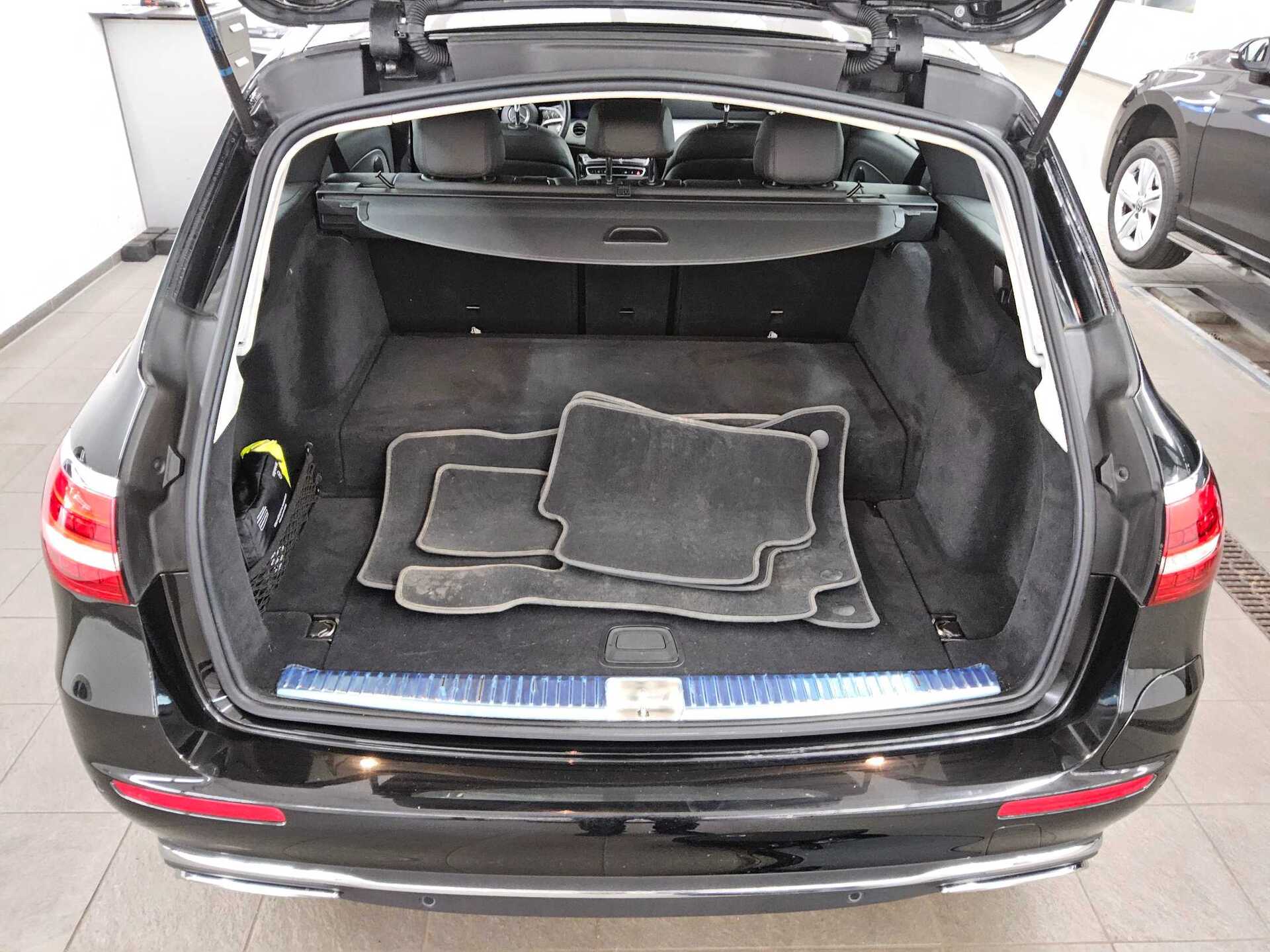 Mercedes-Benz E 300 T de Avantgarde Navi Widescreen LED RFK 12