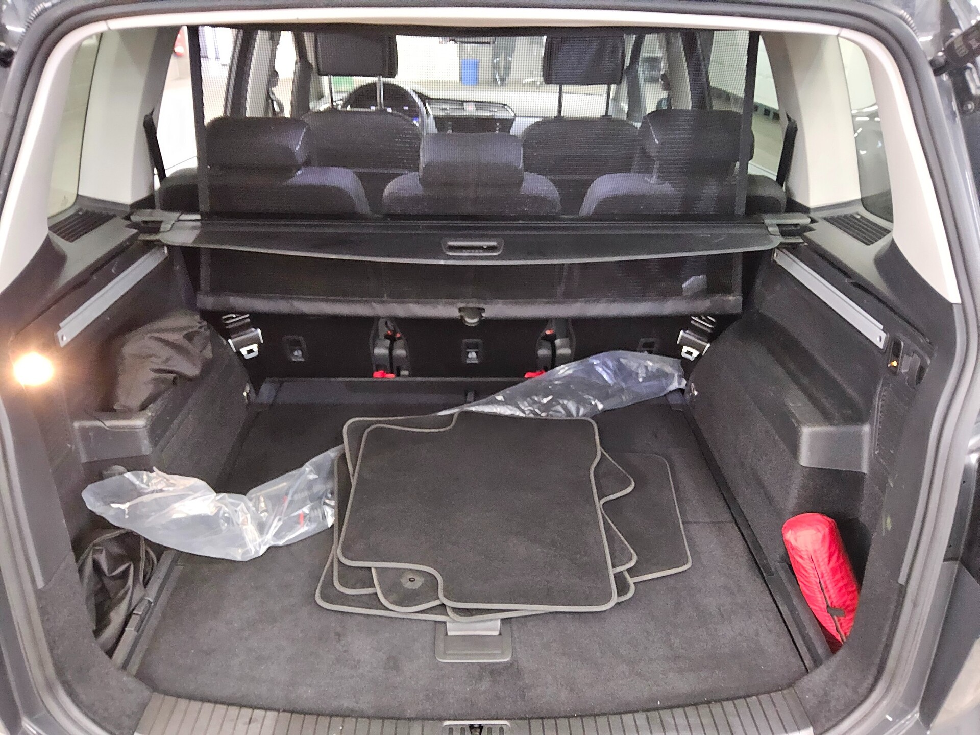 Volkswagen Touran 2.0 TDI Comf. Navi LED+ AID ACC AHK PDC 12