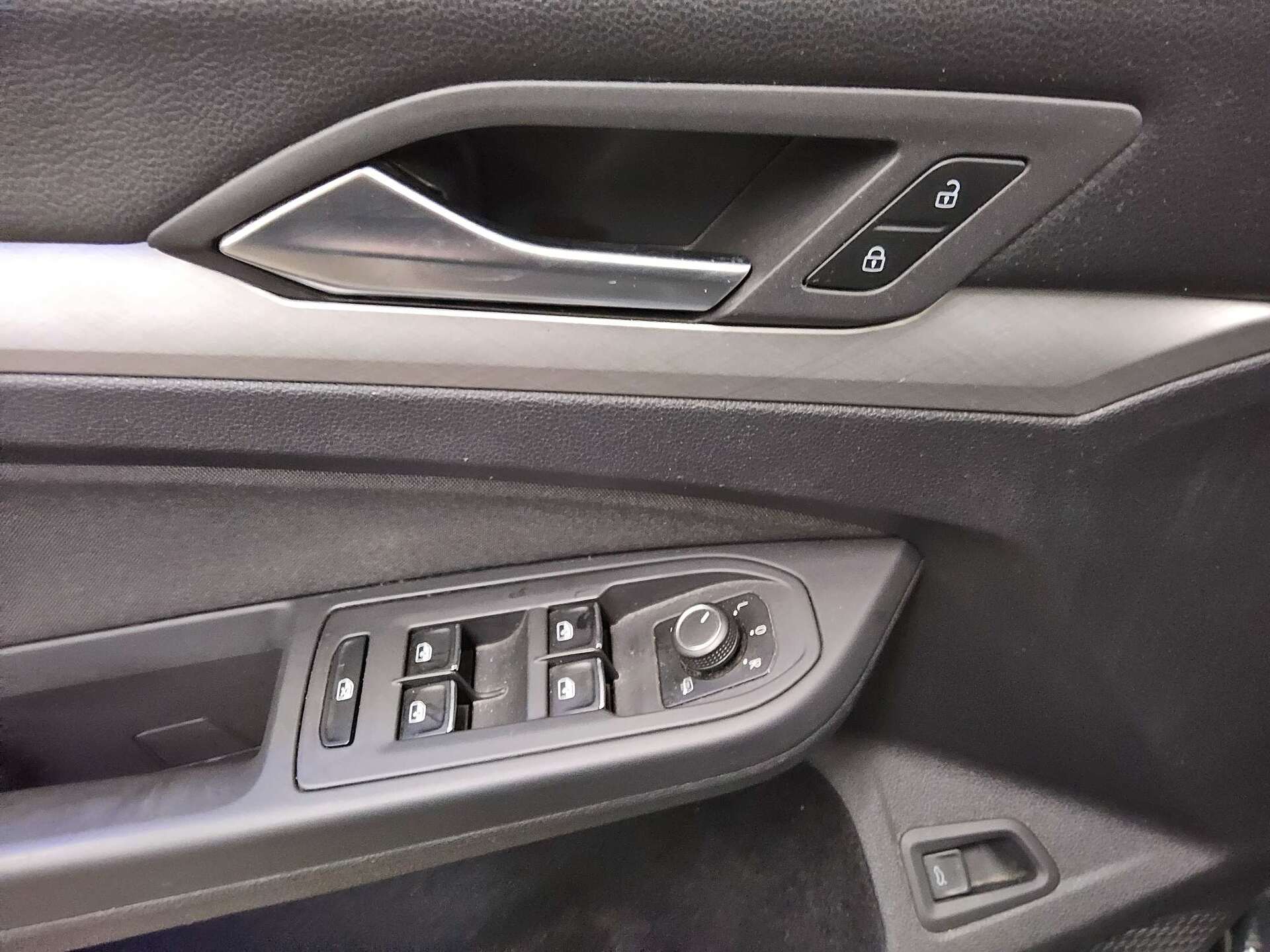 Volkswagen Golf-8 Var. 2.0 TDI Life Navi LED DC RFK ACC 10