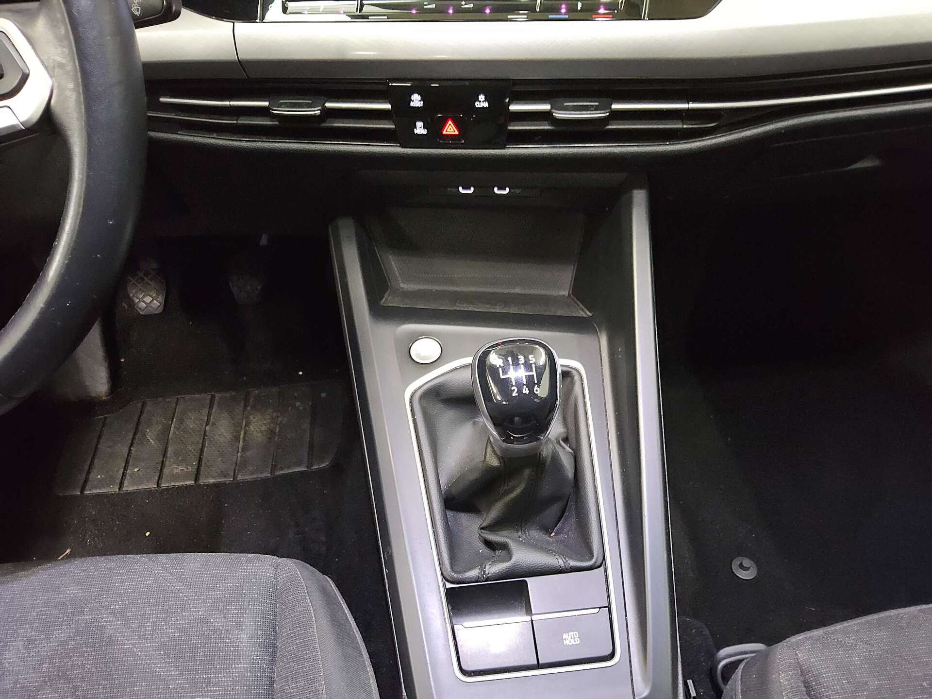 Volkswagen Golf-8 Var. 2.0 TDI Life Navi LED DC RFK ACC 6