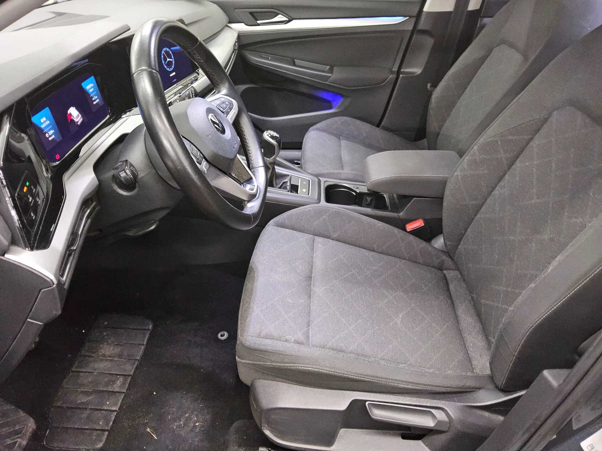 Volkswagen Golf-8 Var. 2.0 TDI Life Navi LED DC RFK ACC 9