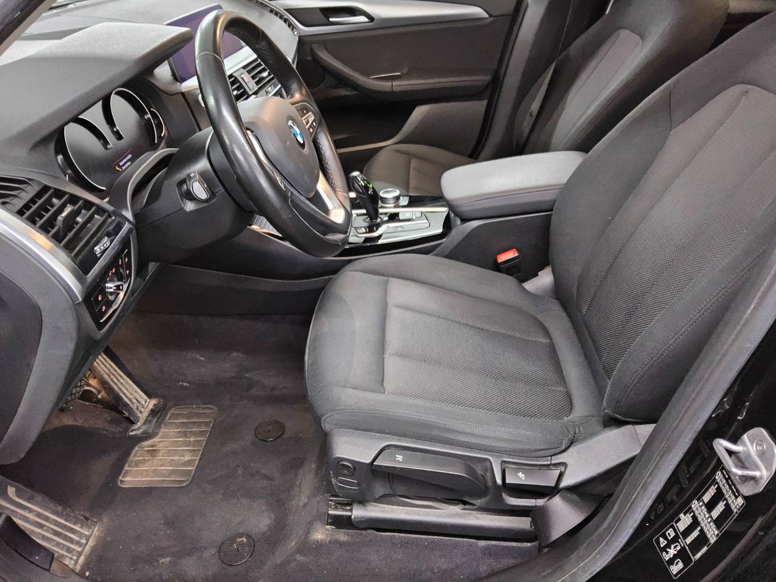 BMW X3 xDrive20d Navi LED AHK DA DAB PDC 8