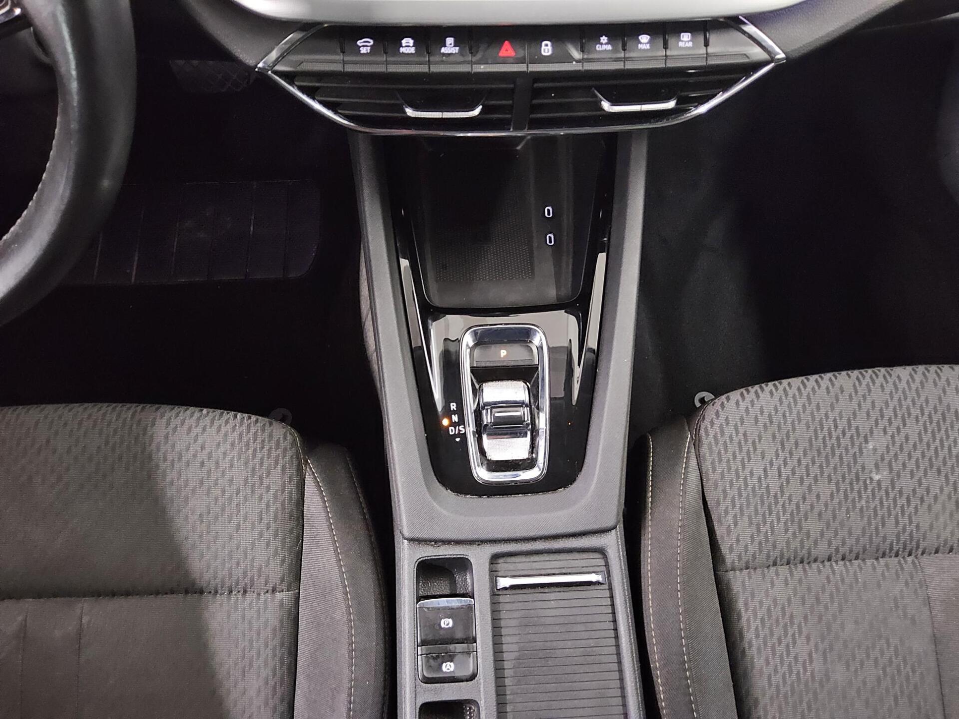 Skoda Octavia Kombi 2.0 TDI First Ed. DCC Navi HuD AID 6