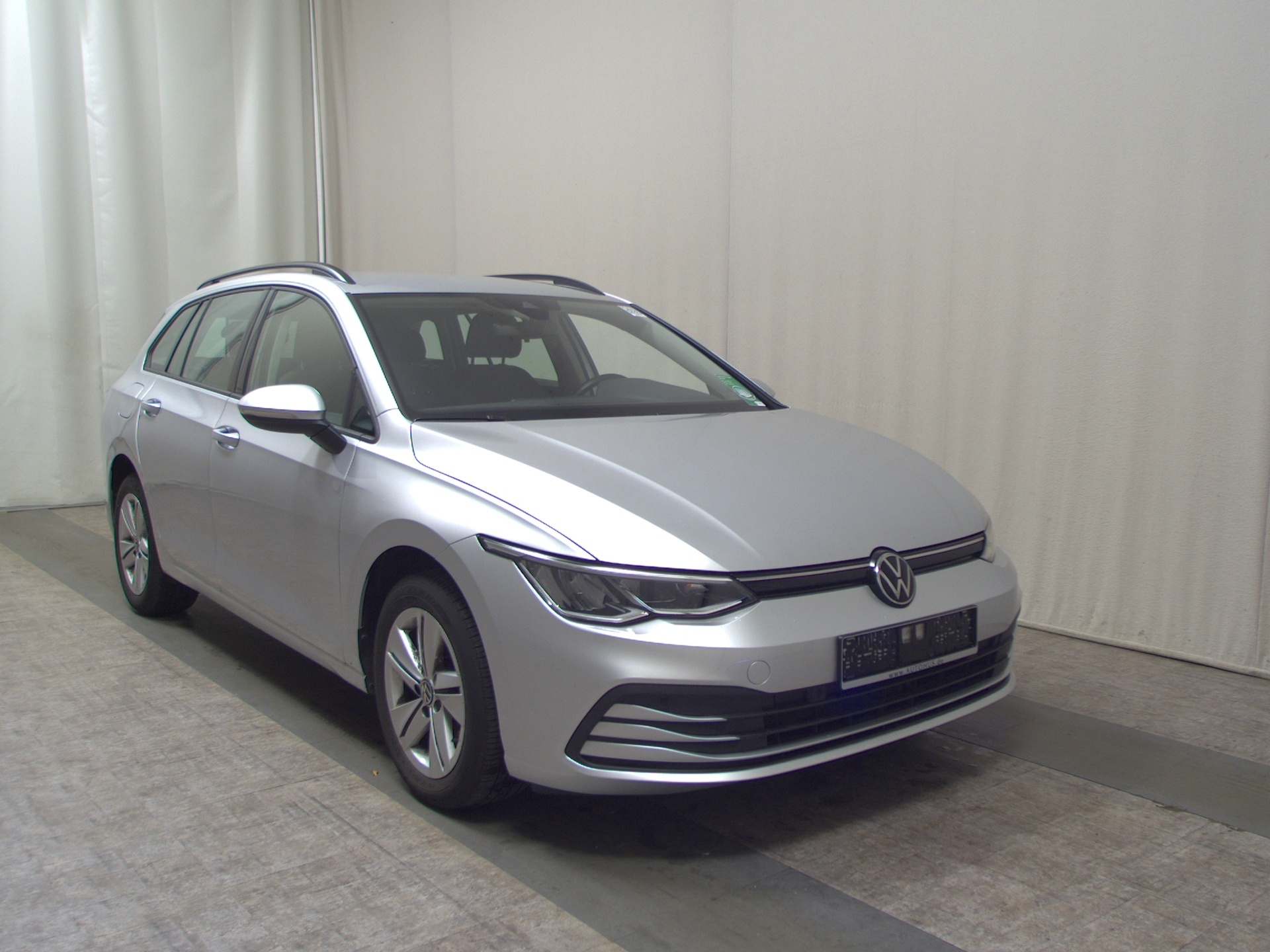 Volkswagen Golf-8 Var. 2.0 TDI Life Navi LED Shz ACC PDC DC 3