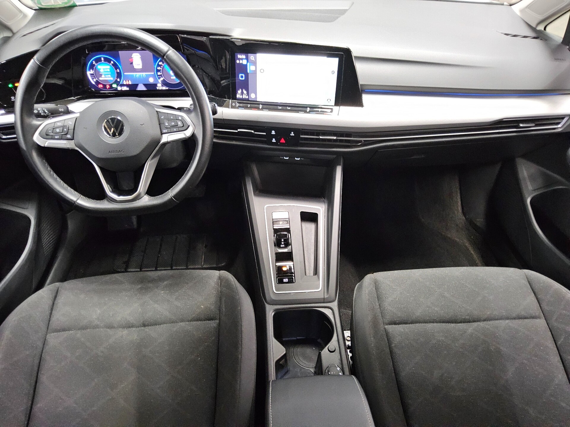 Volkswagen Golf-8 Var. 2.0 TDI Life Navi LED Shz ACC PDC DC 5