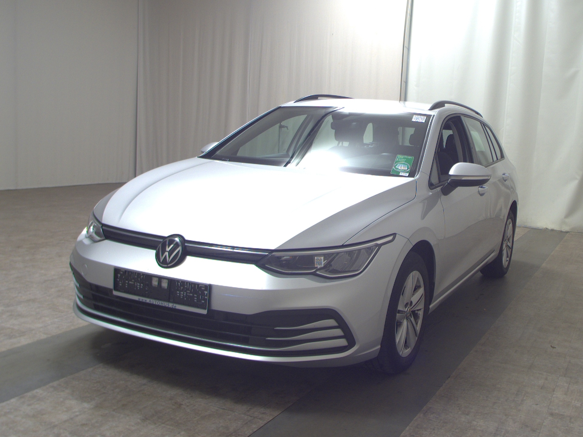 Volkswagen Golf-8 Var. 2.0 TDI Life Navi LED Shz ACC PDC DC 2