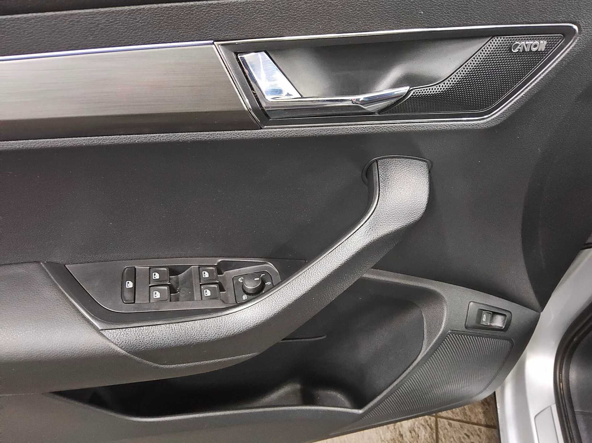 Skoda Karoq 2.0 TDI 4x4 Style DCC Navi LED AID Pano 10