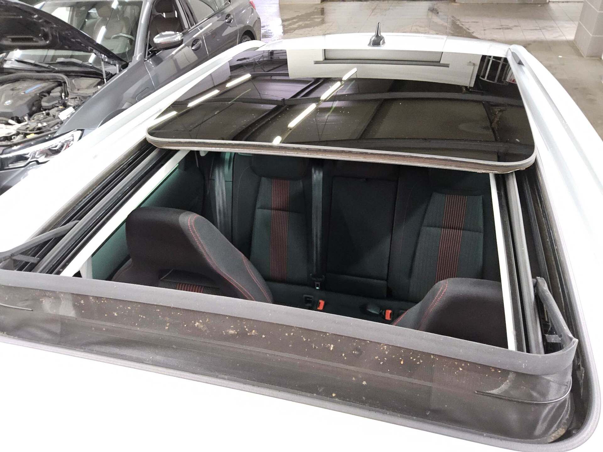 Skoda Karoq 2.0 TDI 4x4 Style DCC Navi LED AID Pano 12