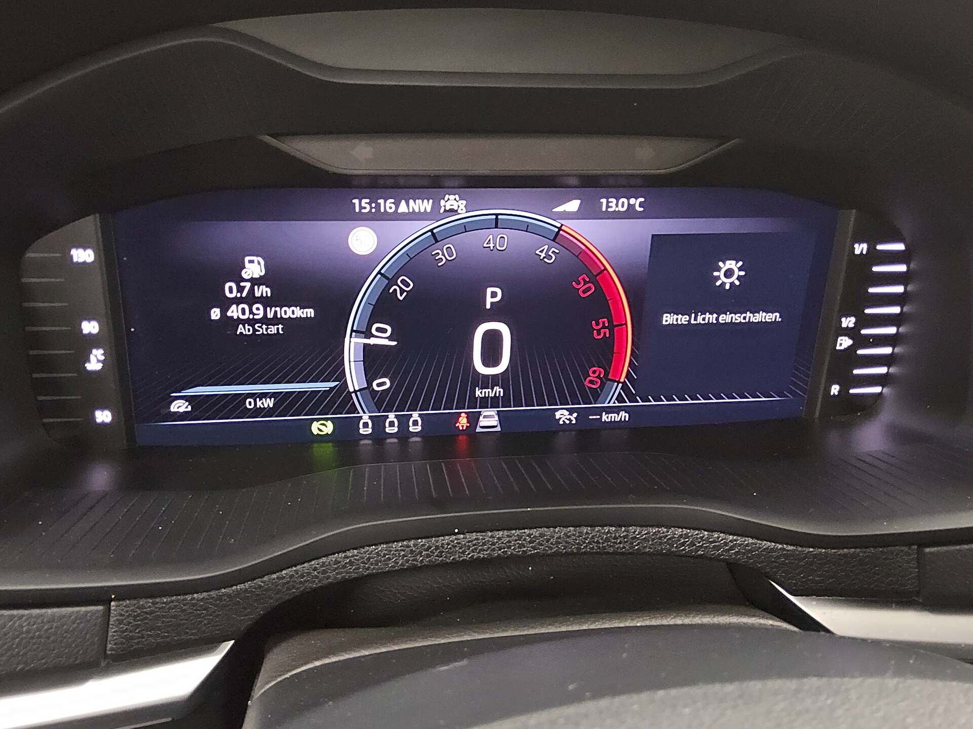 Skoda Karoq 2.0 TDI 4x4 Style DCC Navi LED AID Pano 8