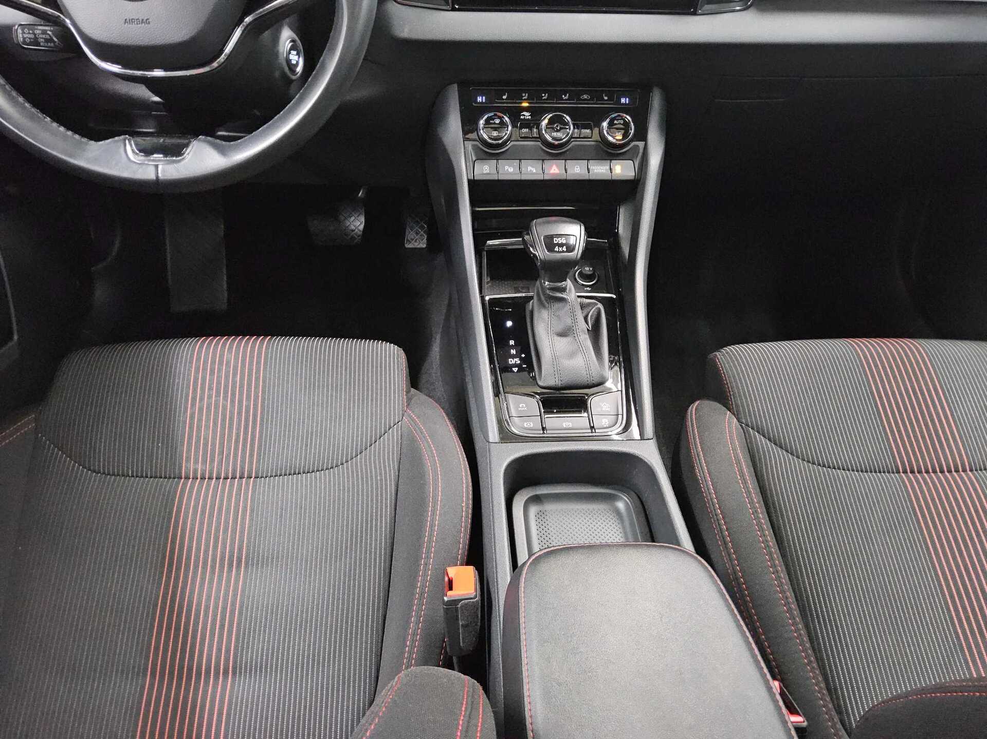 Skoda Karoq 2.0 TDI 4x4 Style DCC Navi LED AID Pano 6