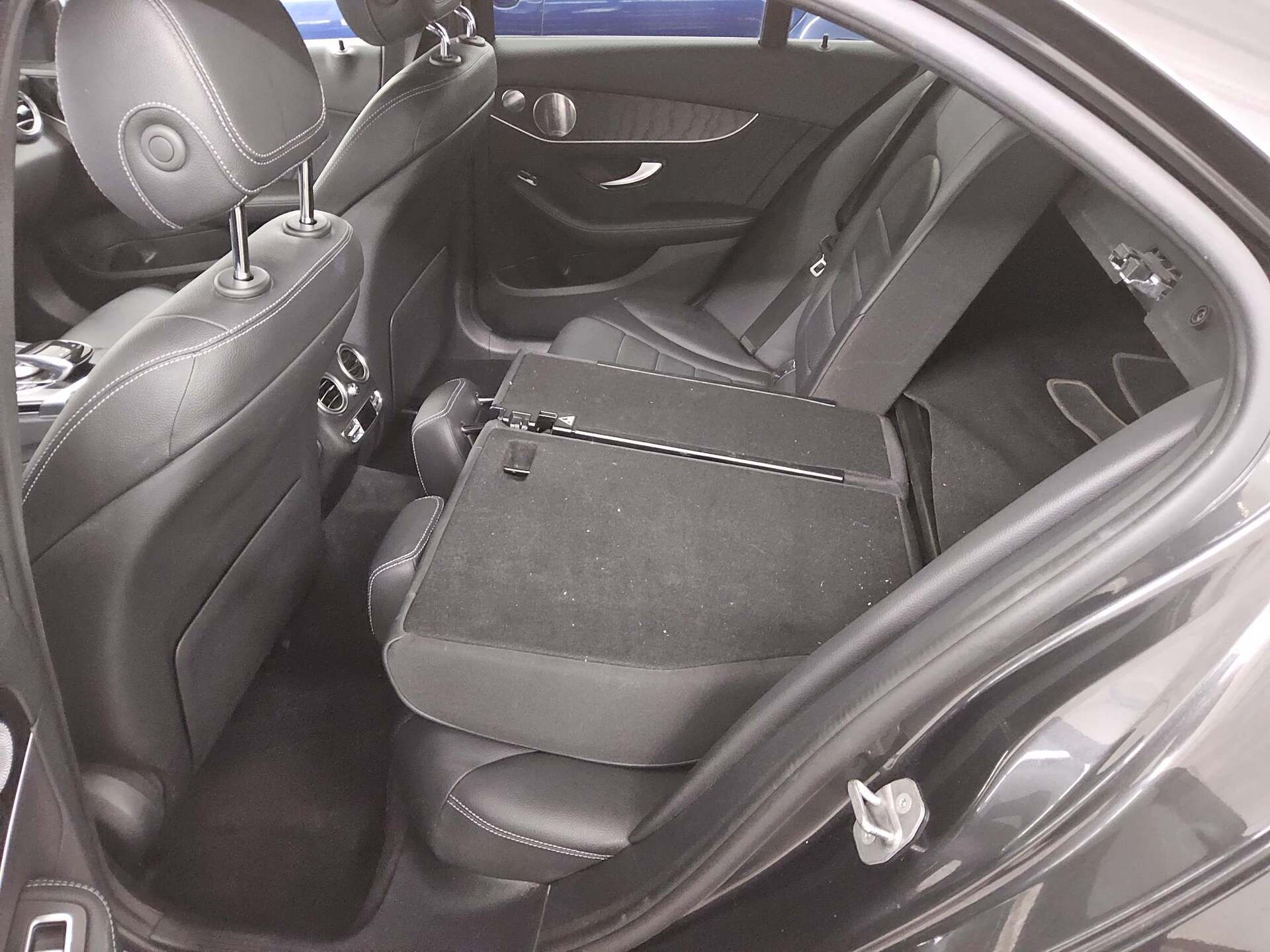 Mercedes-Benz C 300 AMG-Line Navi MB-LED Widesc. Burmester RfK 13