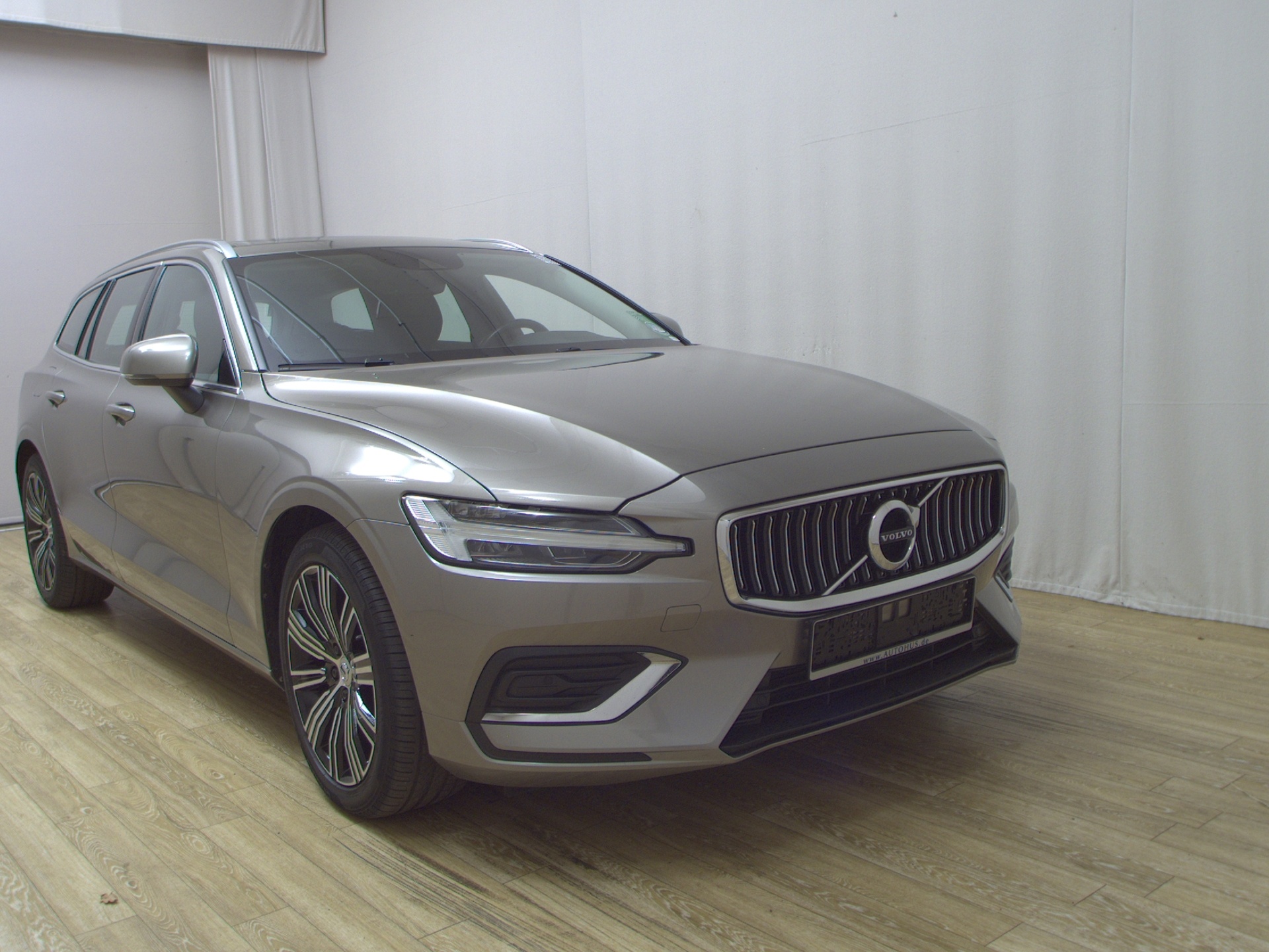 Volvo V60 B4 Inscription Navi LED Panorama AHK Kamera 3