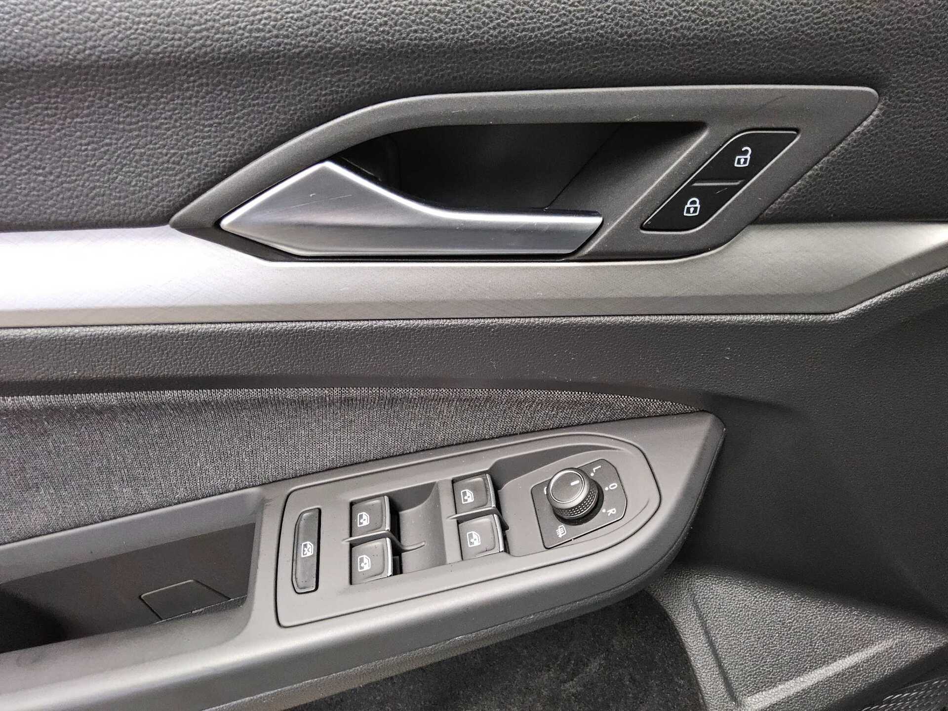 Volkswagen Golf-8 Var. 2.0 TDI Life Navi DC LED+ ACC 10