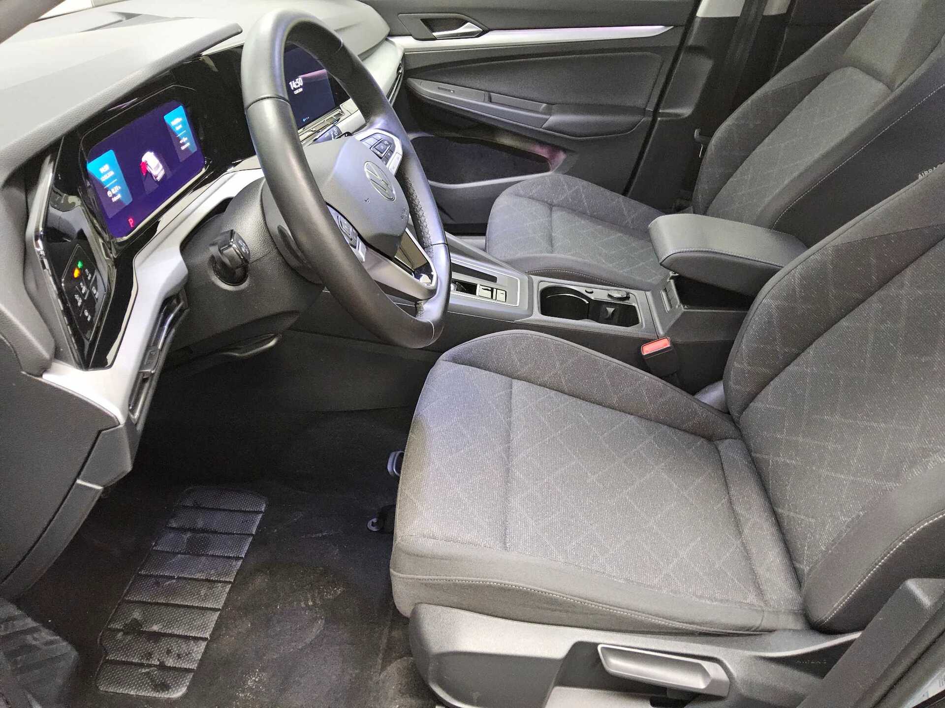 Volkswagen Golf-8 Var. 2.0 TDI Life Navi DC LED+ ACC 9