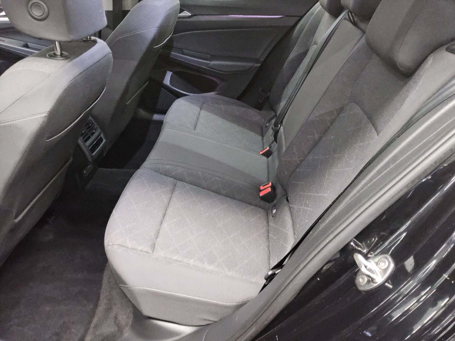 Volkswagen Golf-8 Var. 2.0 TDI Life Navi DC LED+ ACC 13