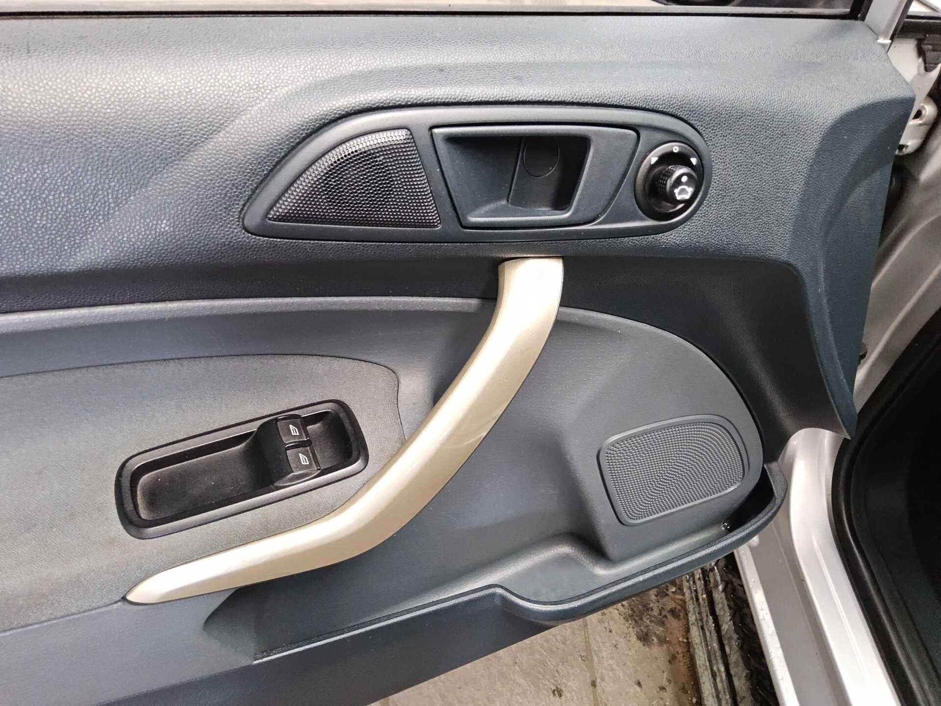 Ford Fiesta 1.2 Ghia Klima 9