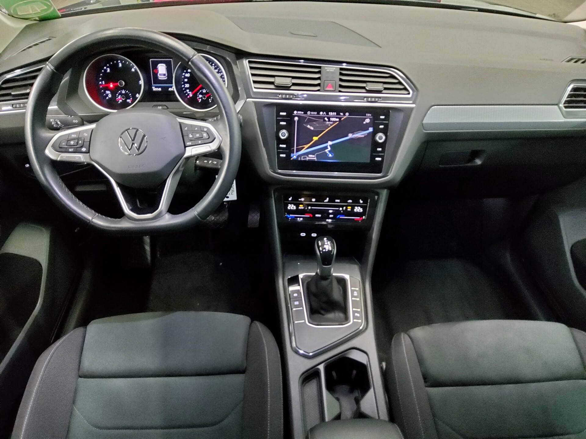 Volkswagen Tiguan 2.0 TDI Life Navi LED RfK AHK ACC PDC Shz 5