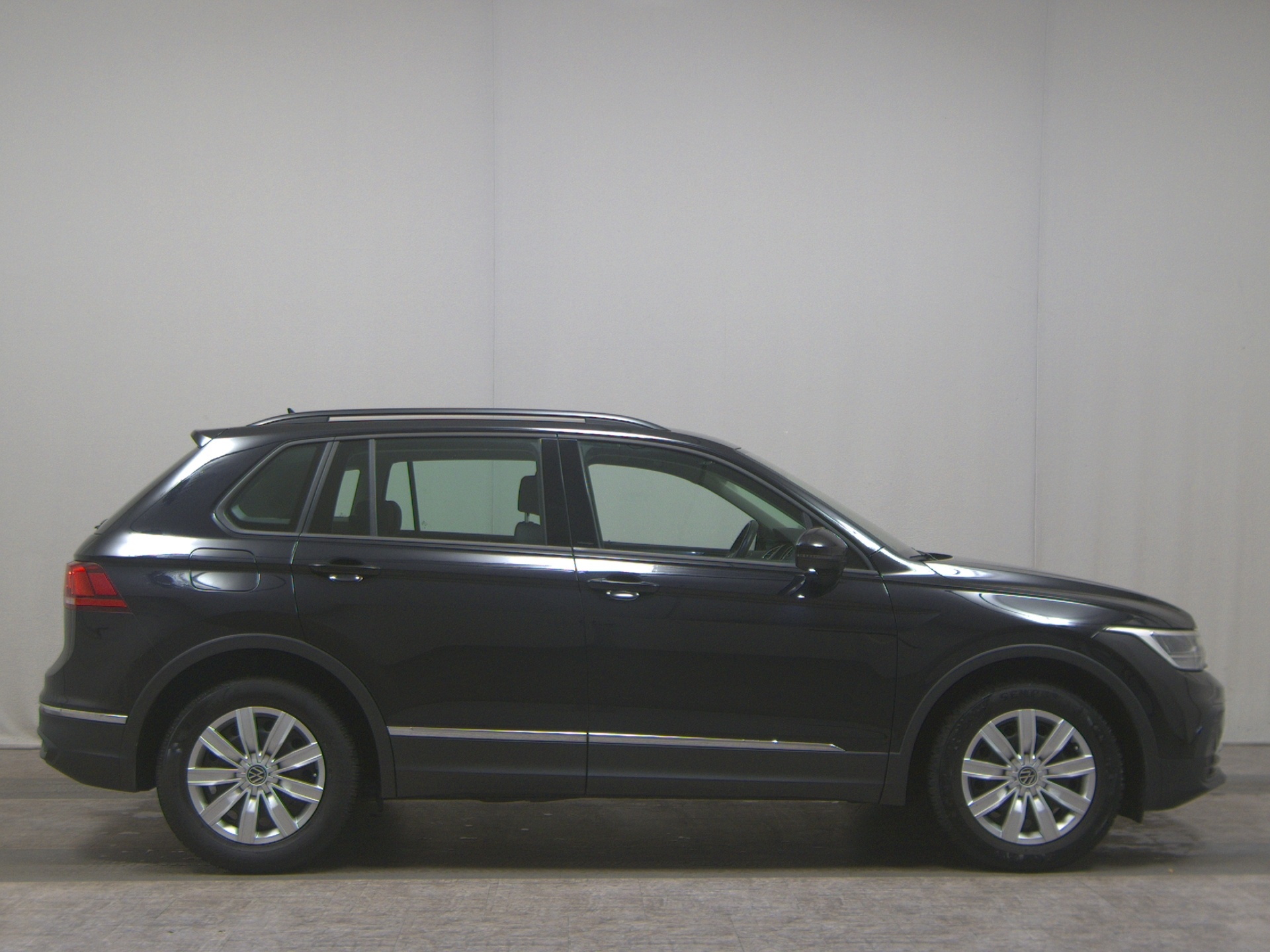 Volkswagen Tiguan 2.0 TDI Life Navi LED RfK AHK ACC PDC Shz