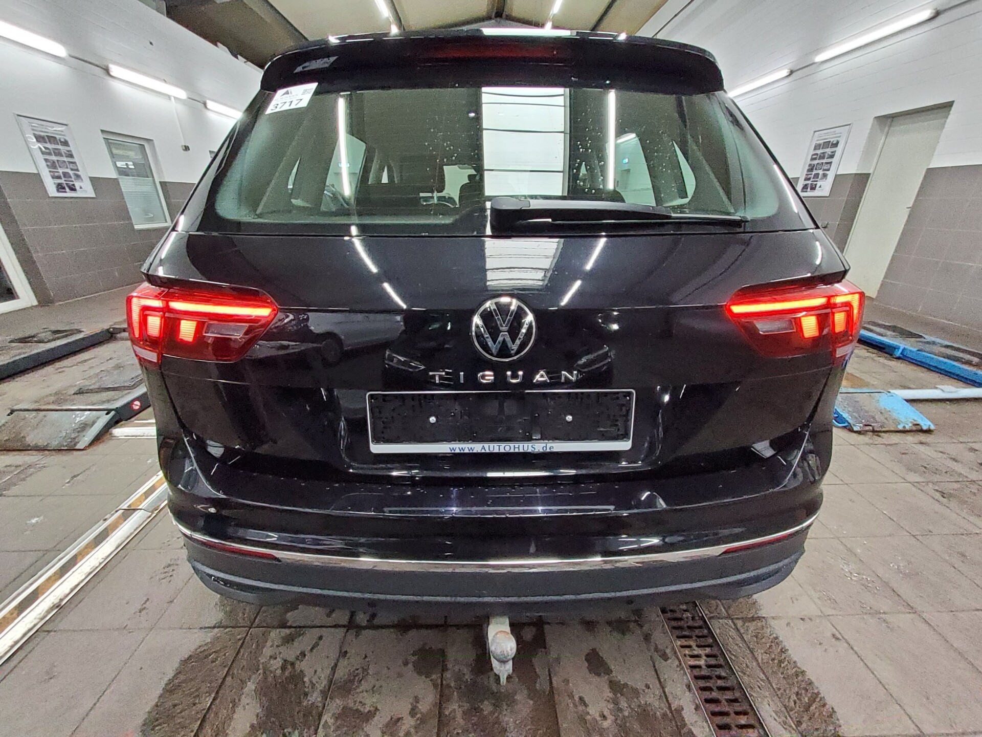 Volkswagen Tiguan 2.0 TDI Life Navi LED RfK AHK ACC PDC Shz 10
