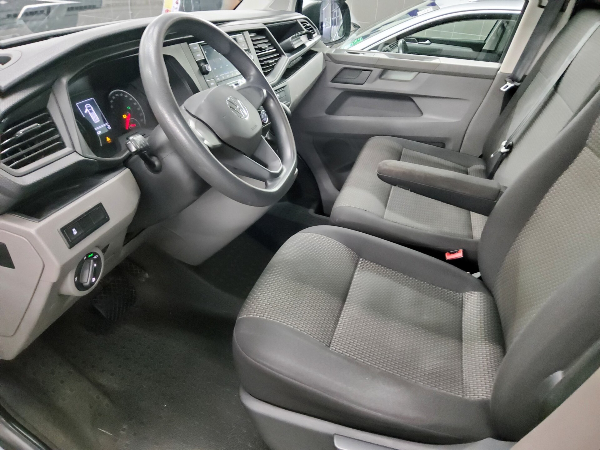 Volkswagen T6.1 2.0 TDI 4M Kasten AHK PDC Tempomat 8