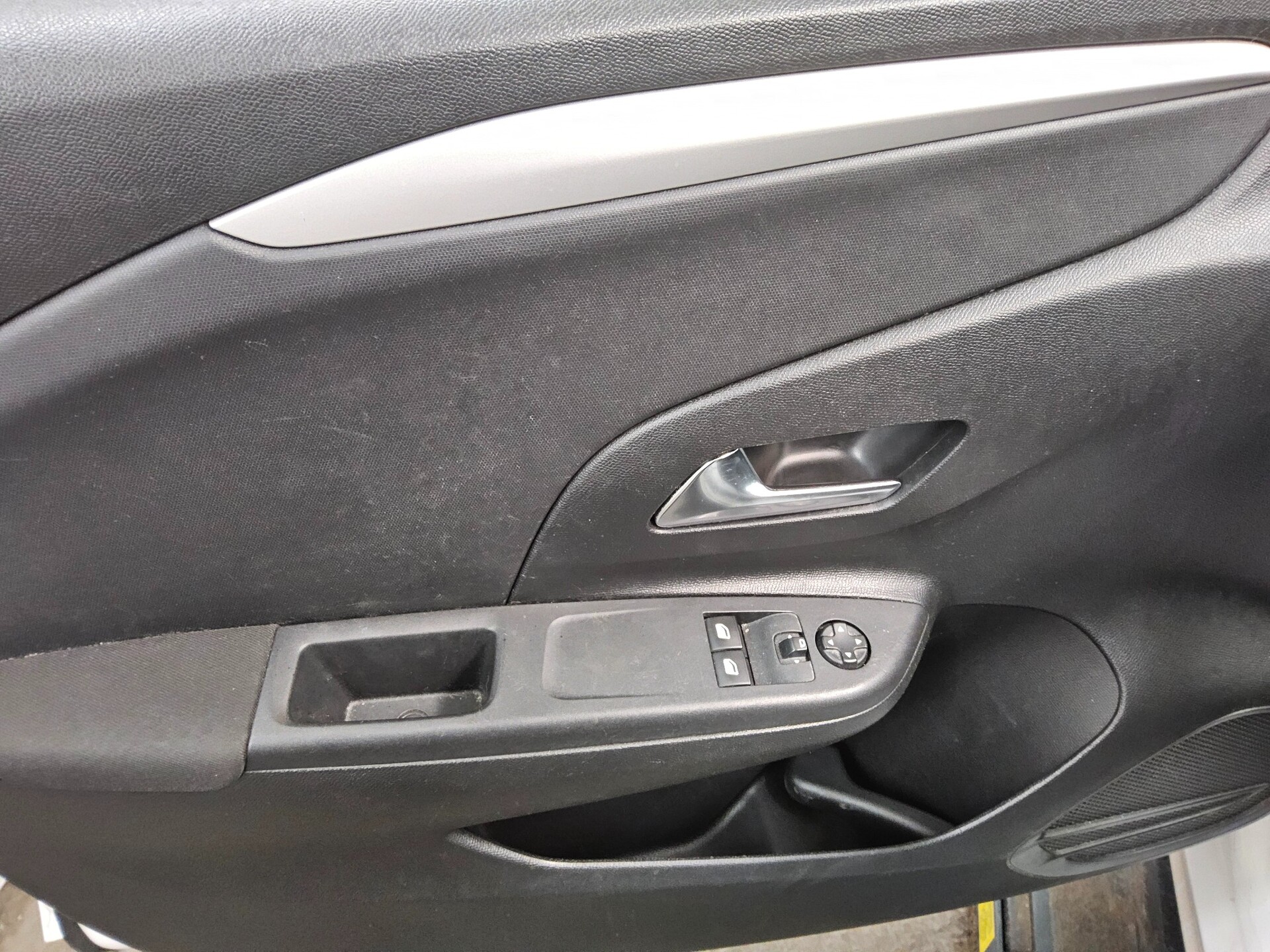 Opel Corsa 1.2 Edition Navi vor. Shz PDC DAB Tempomat 9