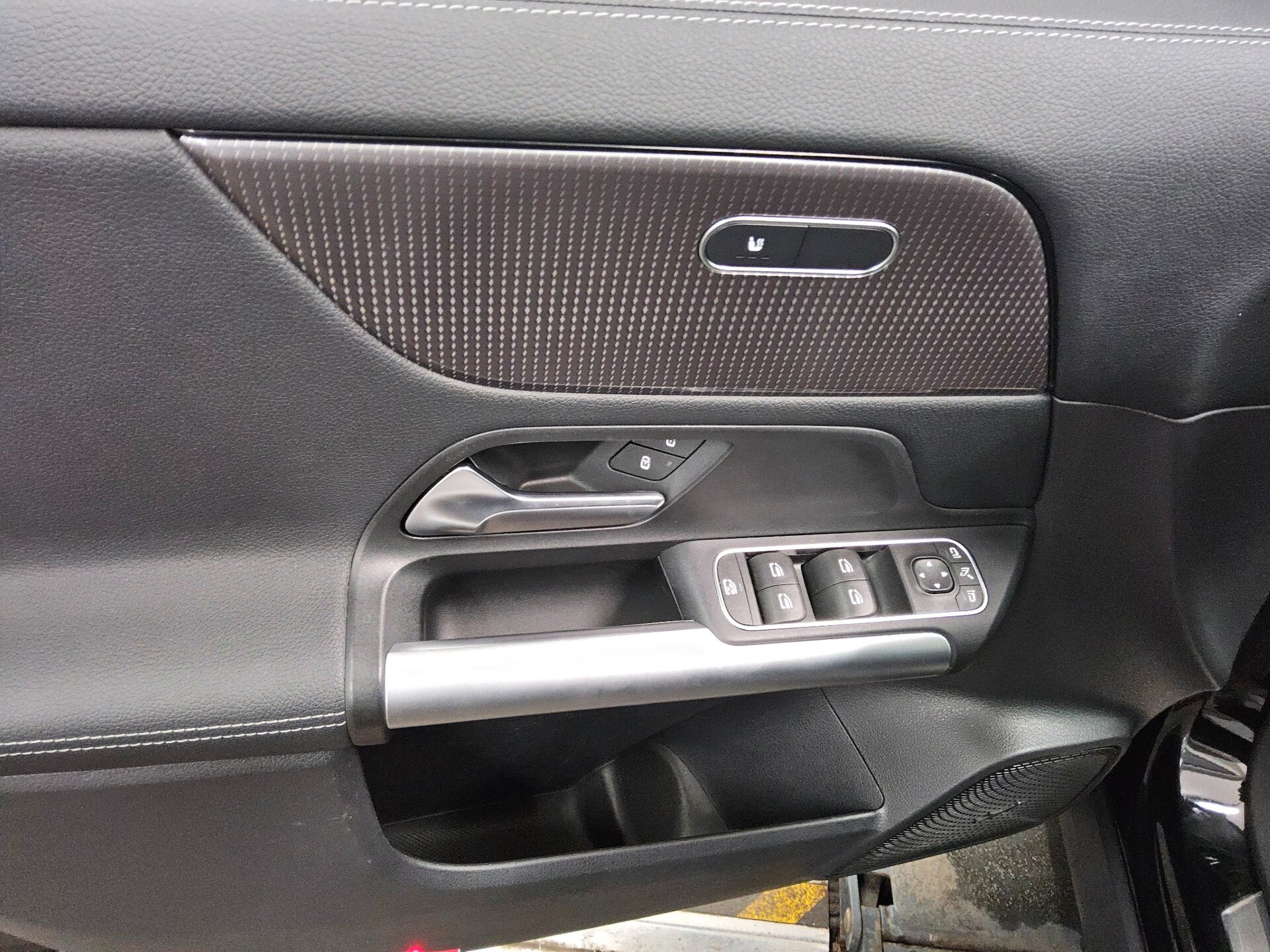 Mercedes-Benz GLA 200 d Progressive T-Leder Navi Sound AHK 10