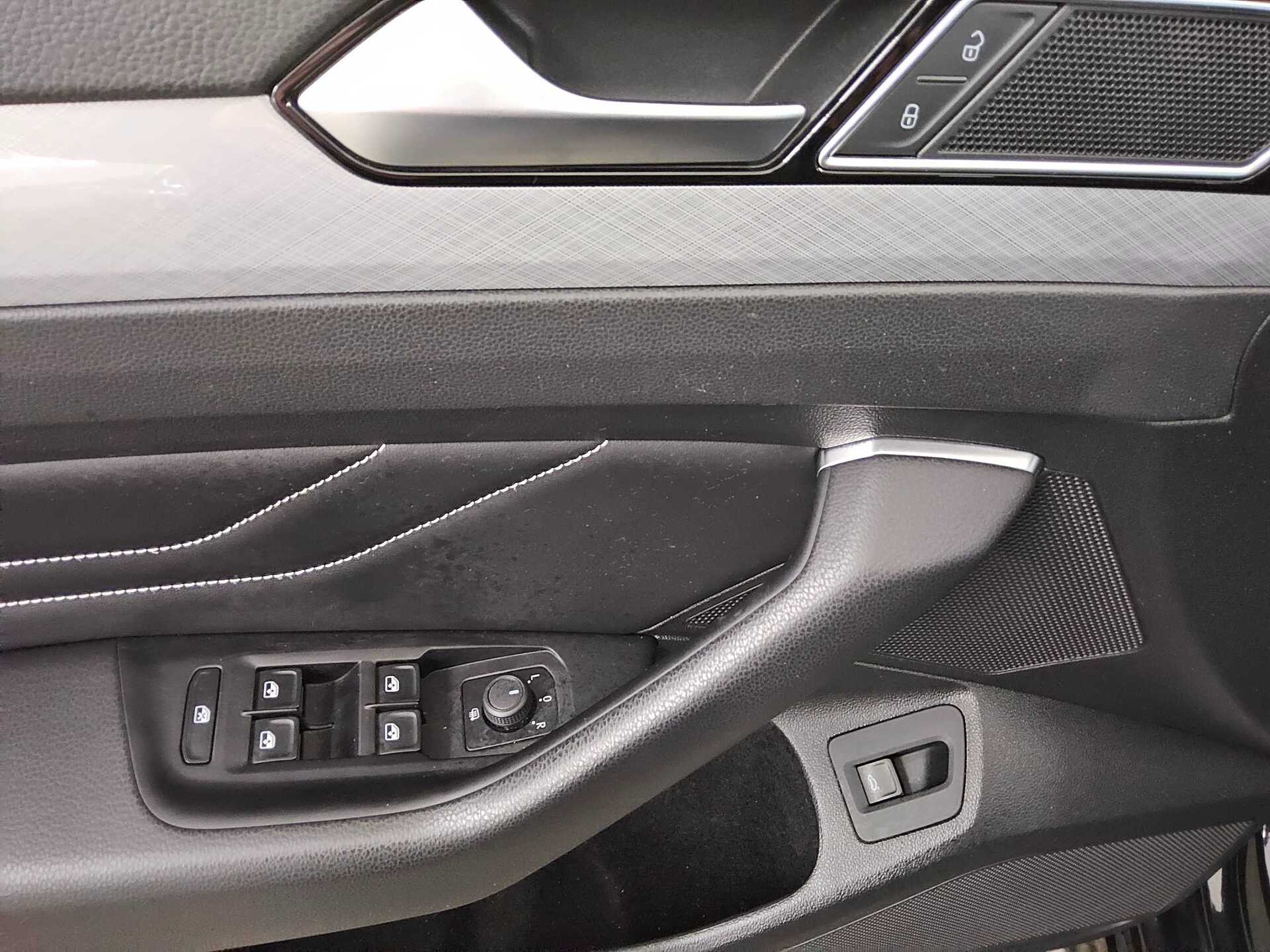 Volkswagen Passat Var. 2.0 TDI Business Leder Navi LED AID 10