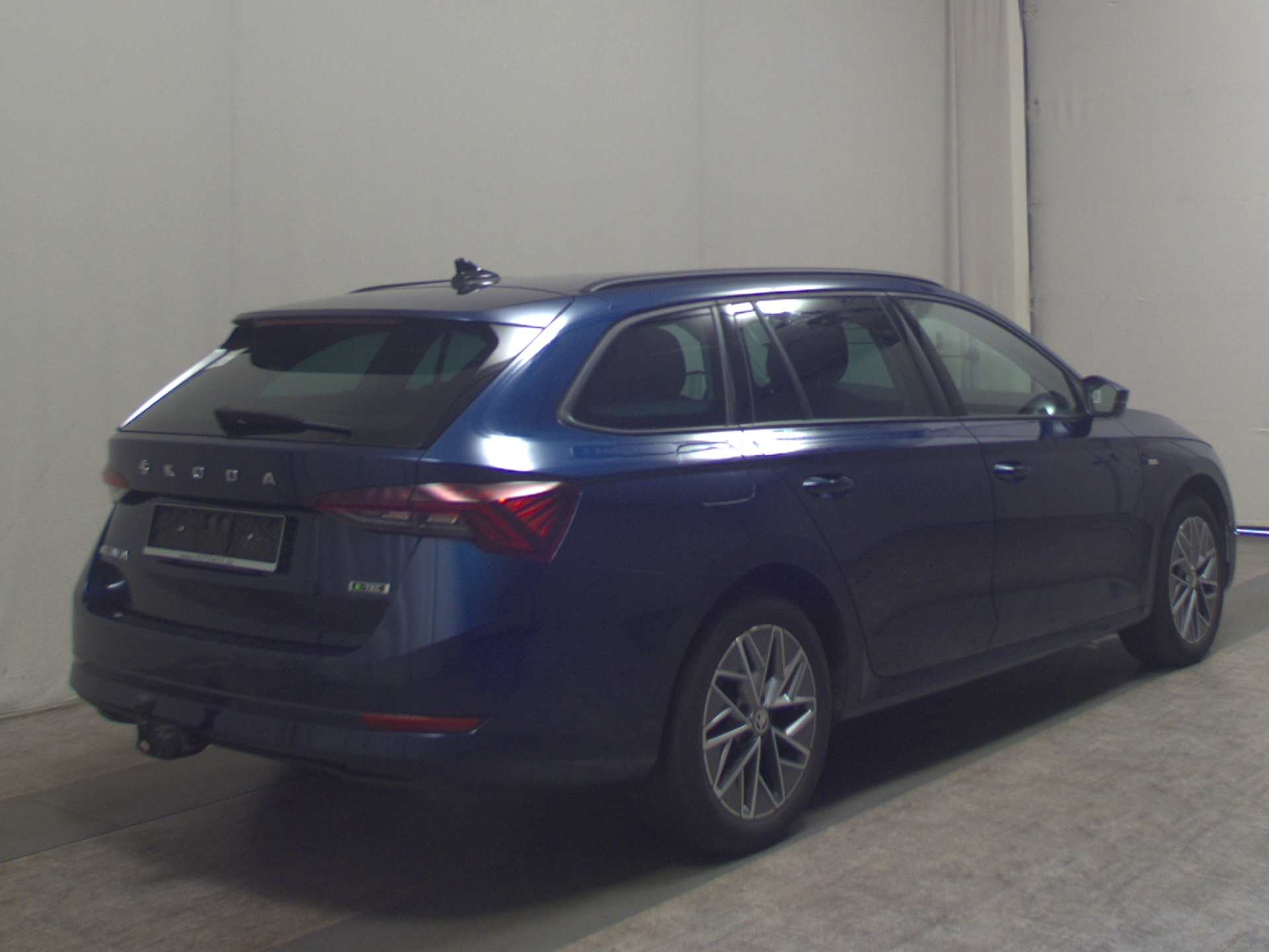 Skoda Octavia Kombi 1.0 TSI Tour Navi LED vc AHK PDC 4