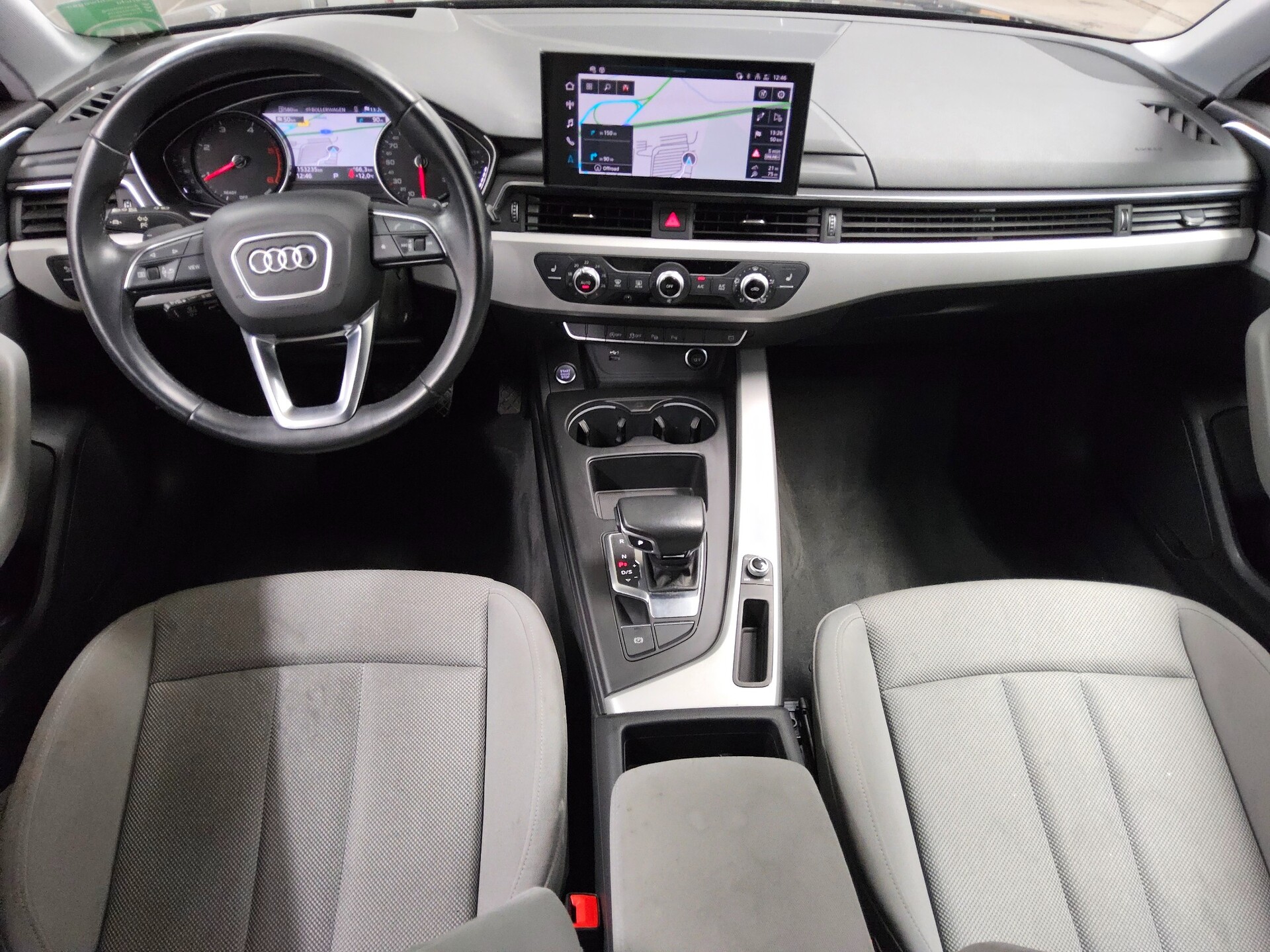 Audi A4 Avant 35 TDI Navi LED RFK HuD AHK ACC Shz PDC 5