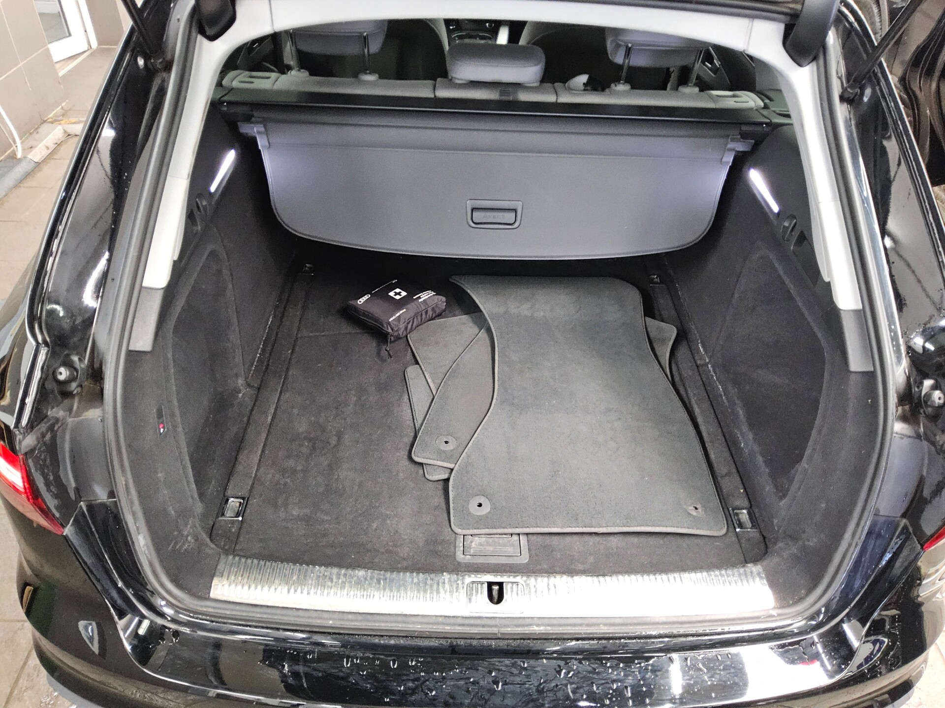 Audi A4 Avant 35 TDI Navi LED RFK HuD AHK ACC Shz PDC 11