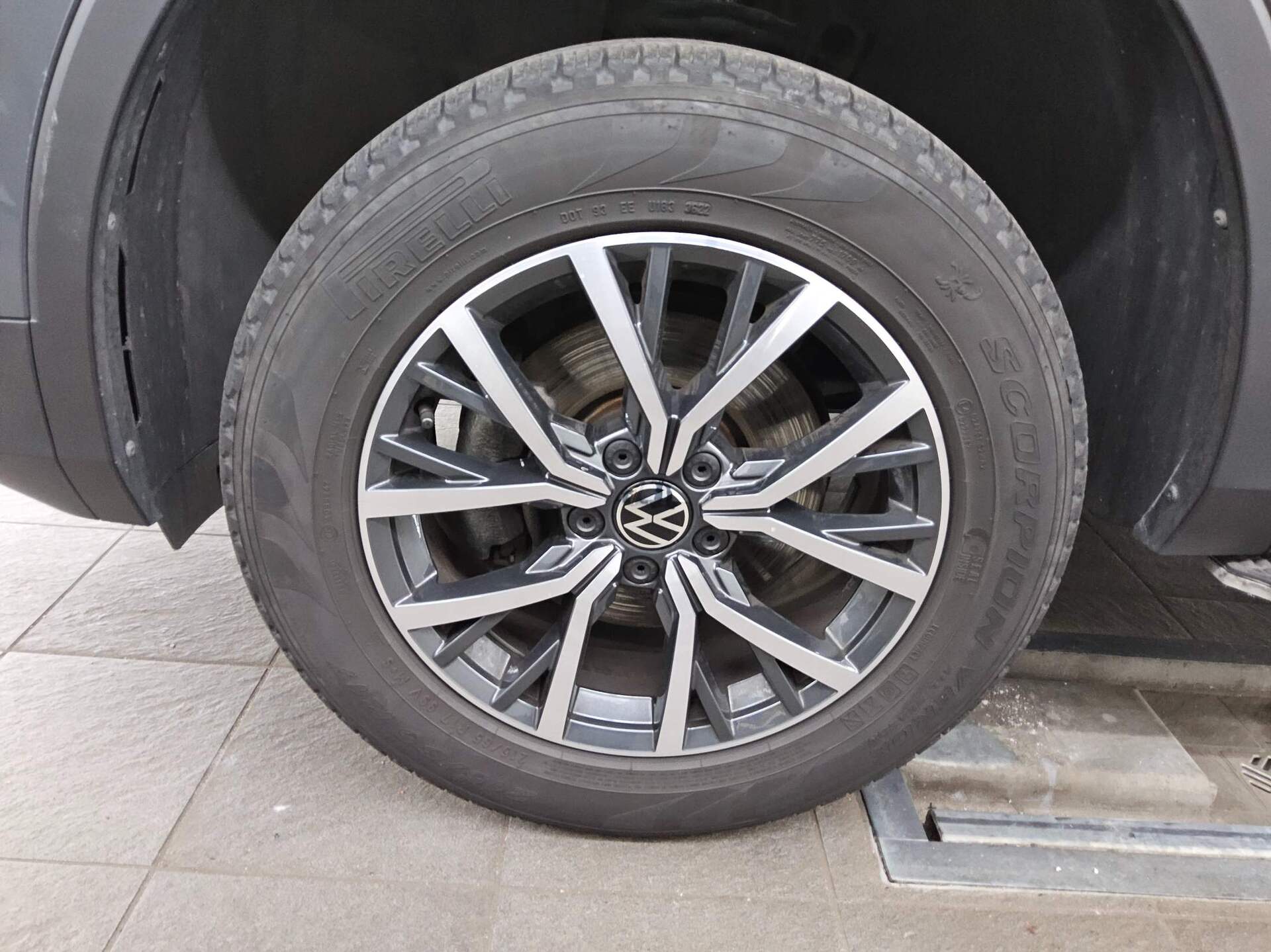 Volkswagen Tiguan 2.0 TDI Life Navi LED RFK AHK 10