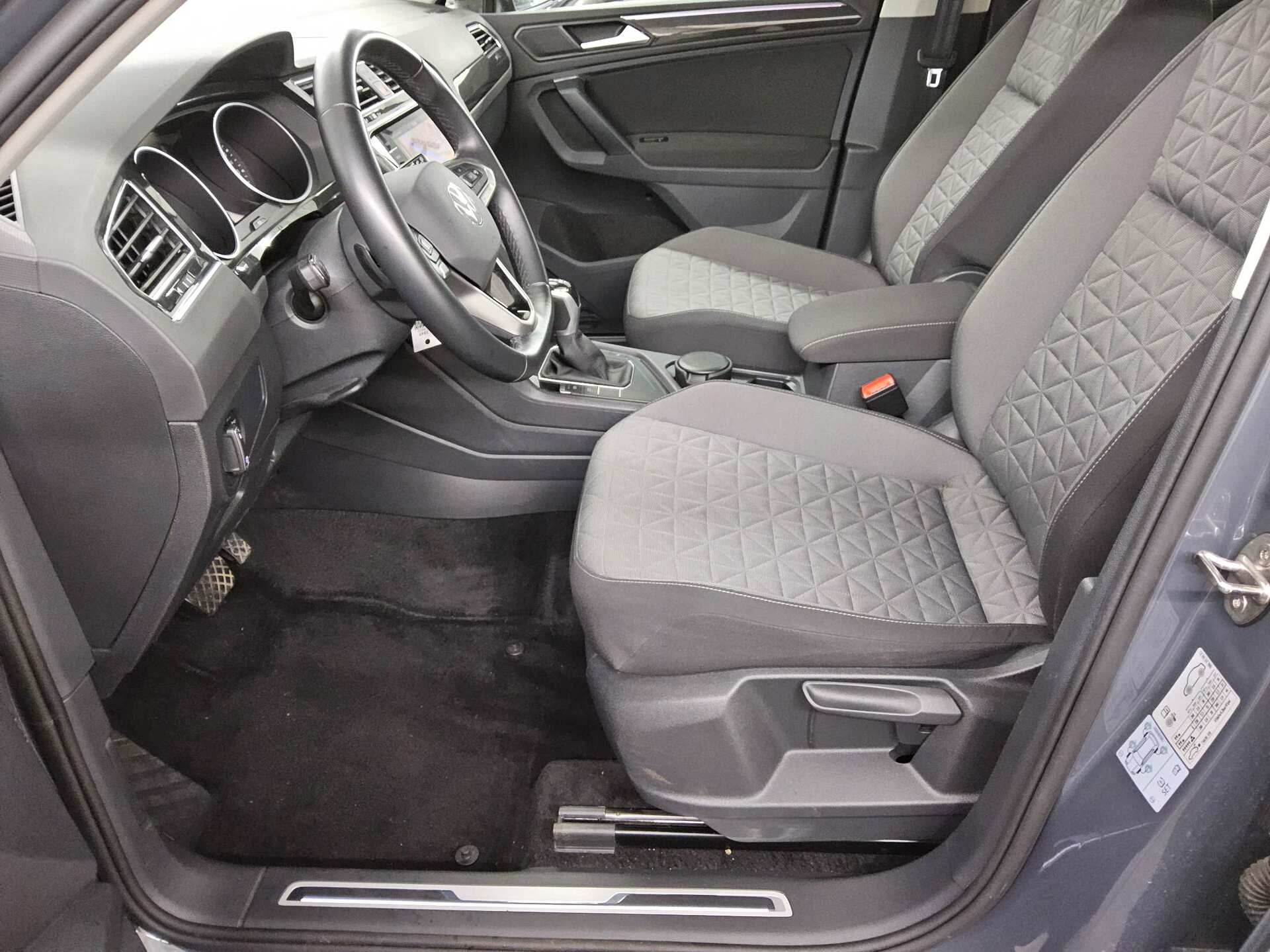 Volkswagen Tiguan 2.0 TDI Life Navi LED RFK AHK 8