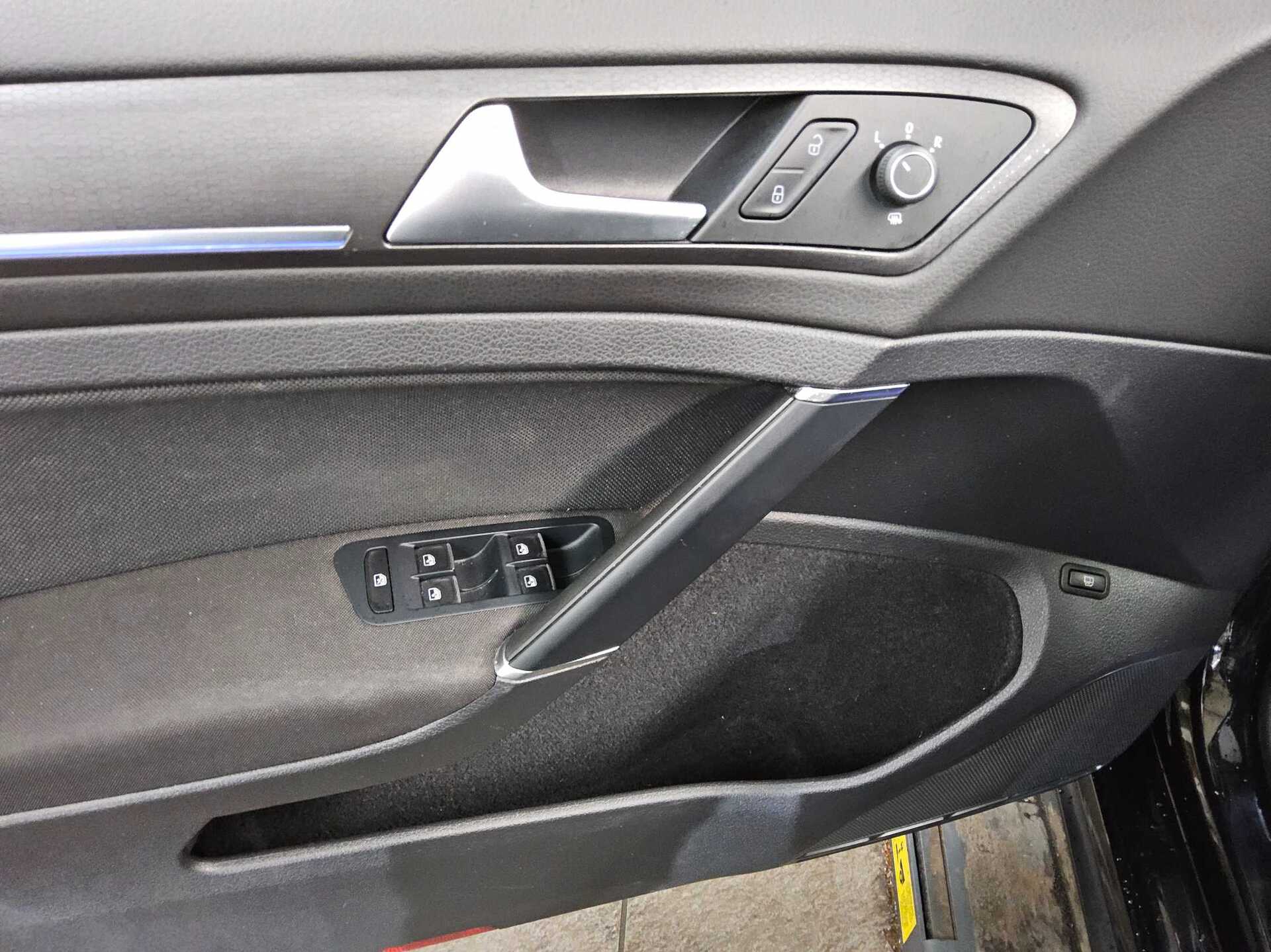 Volkswagen Golf-7 GTE 1.4 TSI Navi LED ACC 9