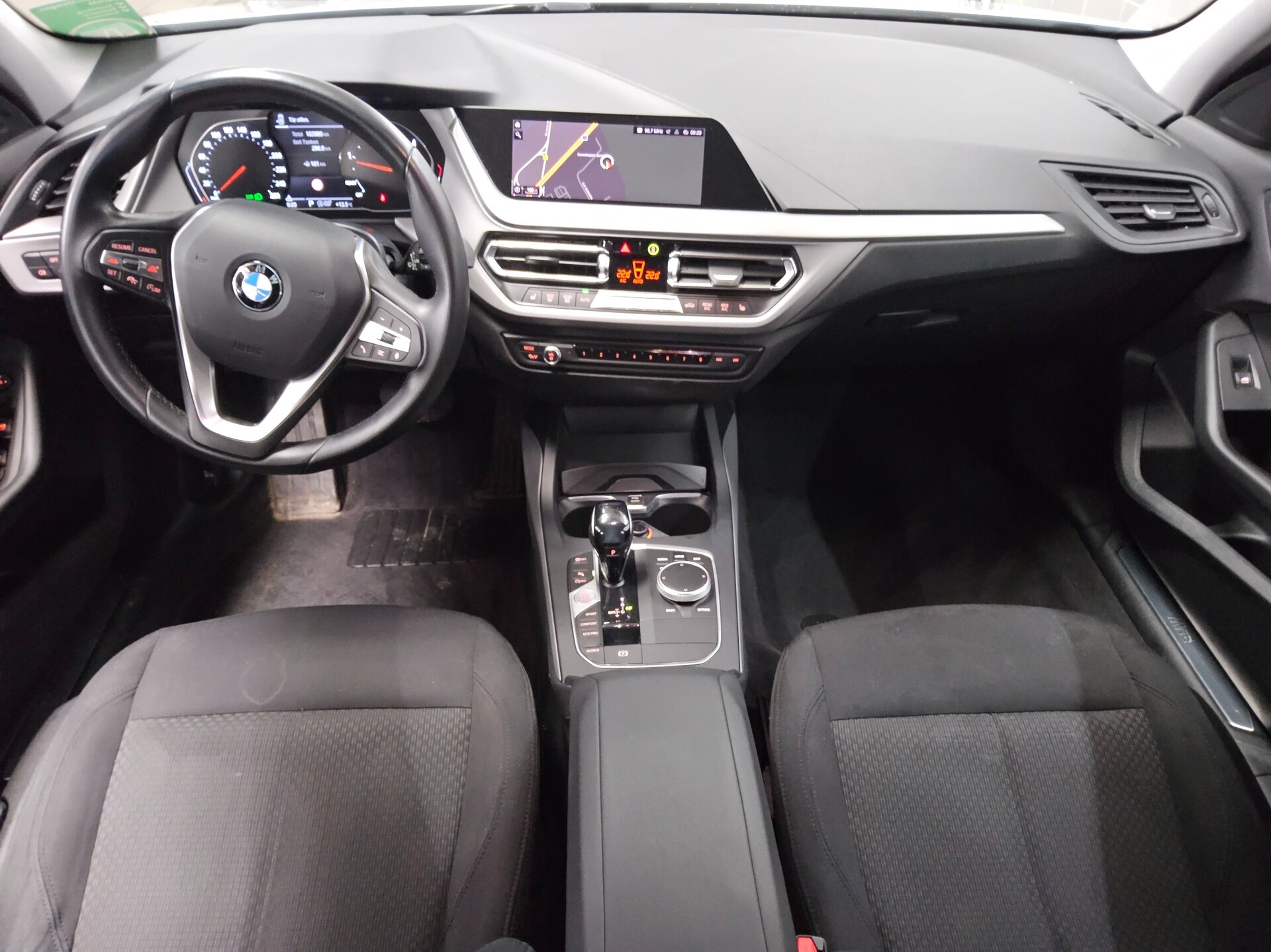 BMW 118dA Advantage Navi LED AHK ACC PDC Shz 5