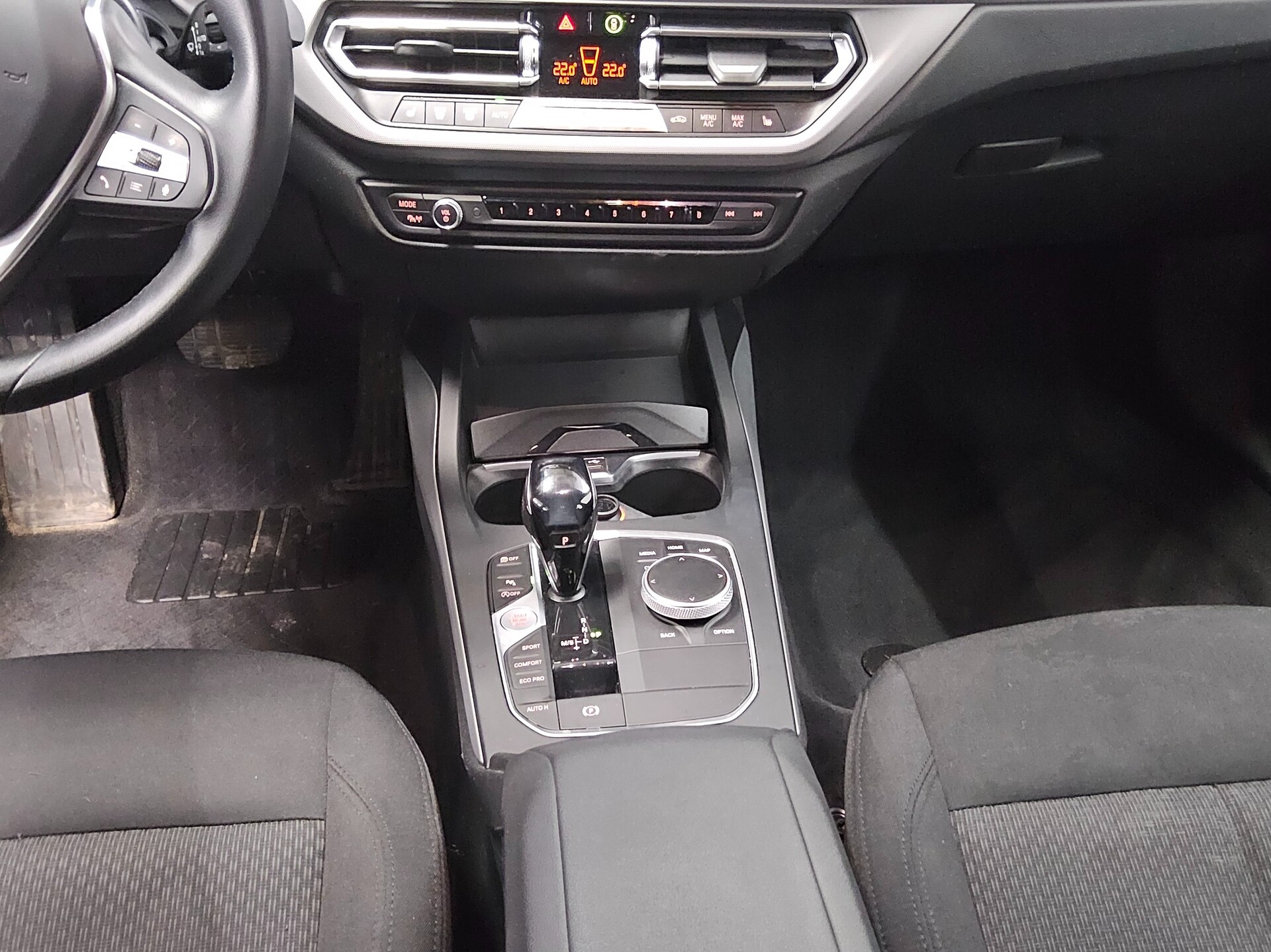 BMW 118dA Advantage Navi LED AHK ACC PDC Shz 6