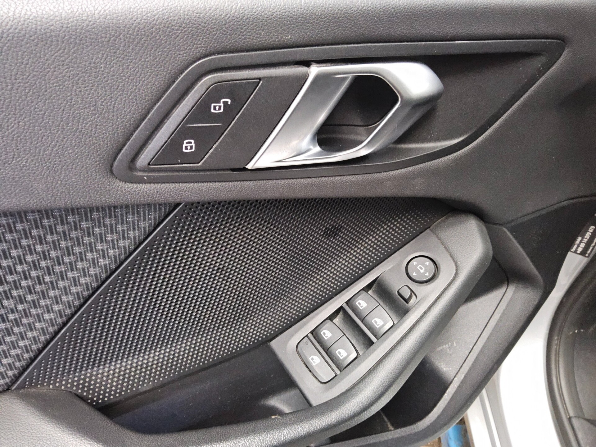 BMW 118dA Advantage Navi LED AHK ACC PDC Shz 10