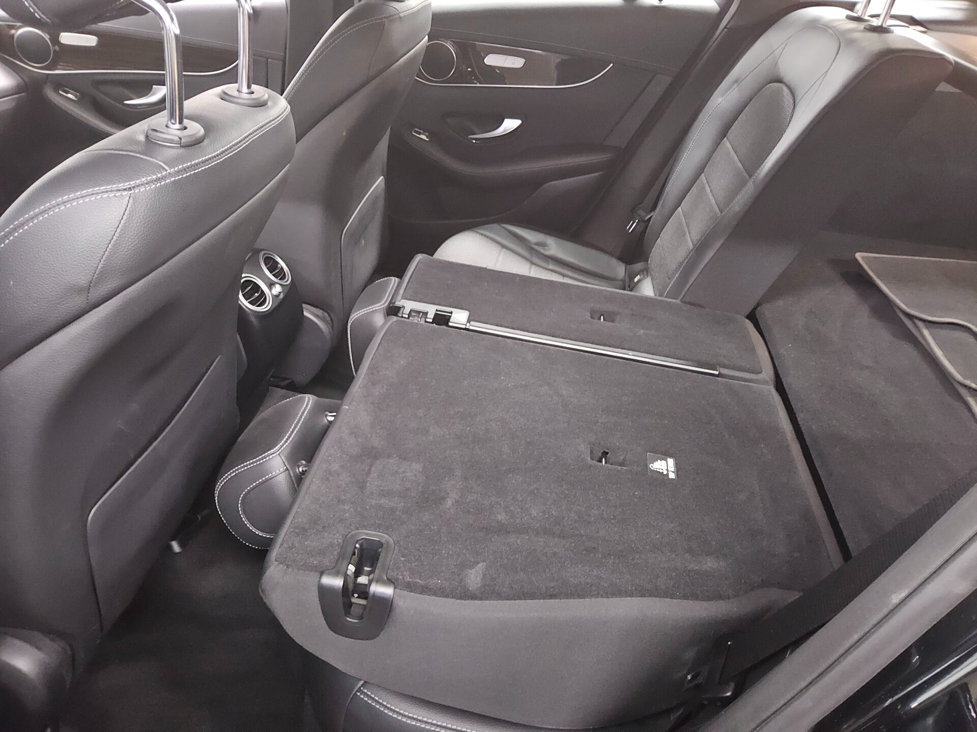 Mercedes-Benz GLC 220 d 4M T-Leder Navi LED AHK Distronic+ 12