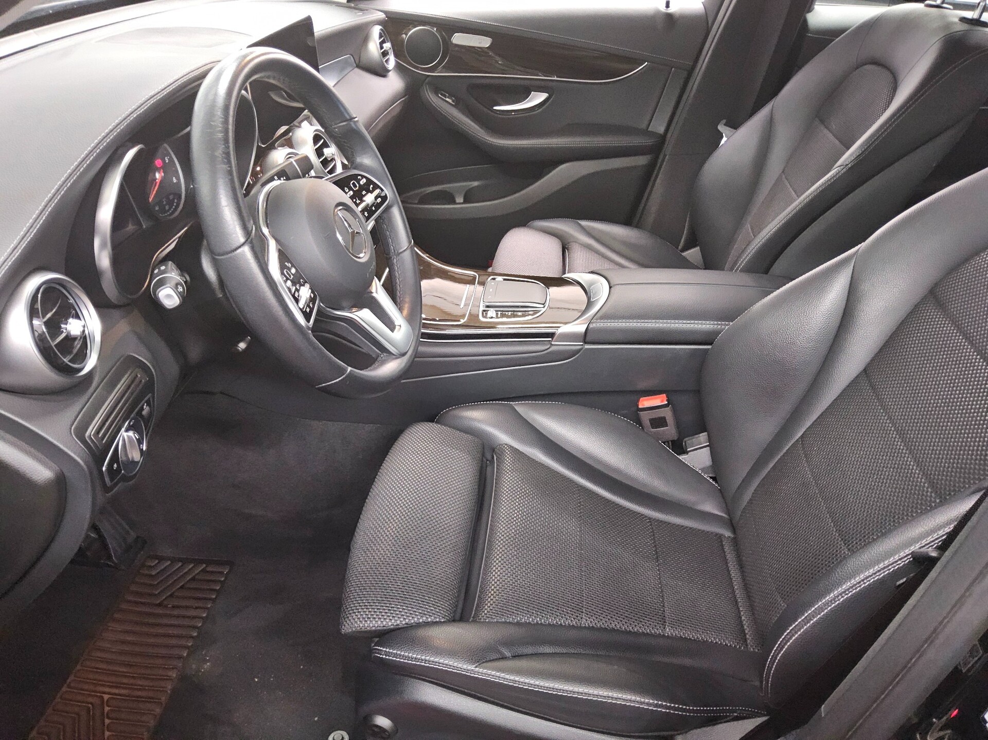 Mercedes-Benz GLC 220 d 4M T-Leder Navi LED AHK Distronic+ 8