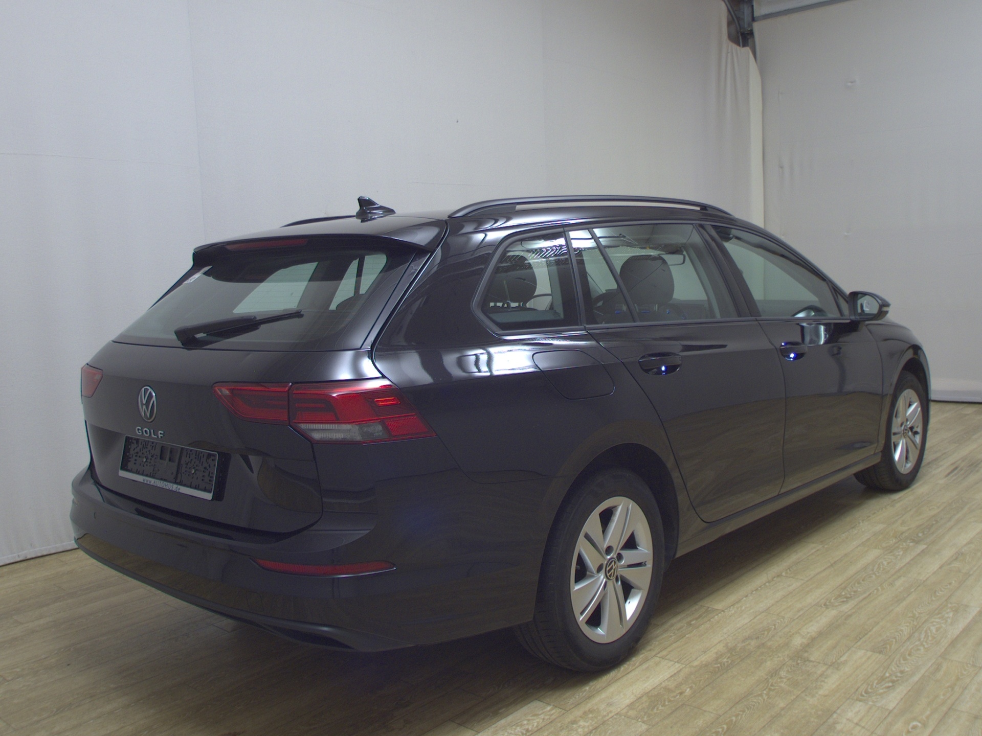 Volkswagen Golf-8 Var. 2.0 TDI Life Navi LED+ DC ACC Shz 4