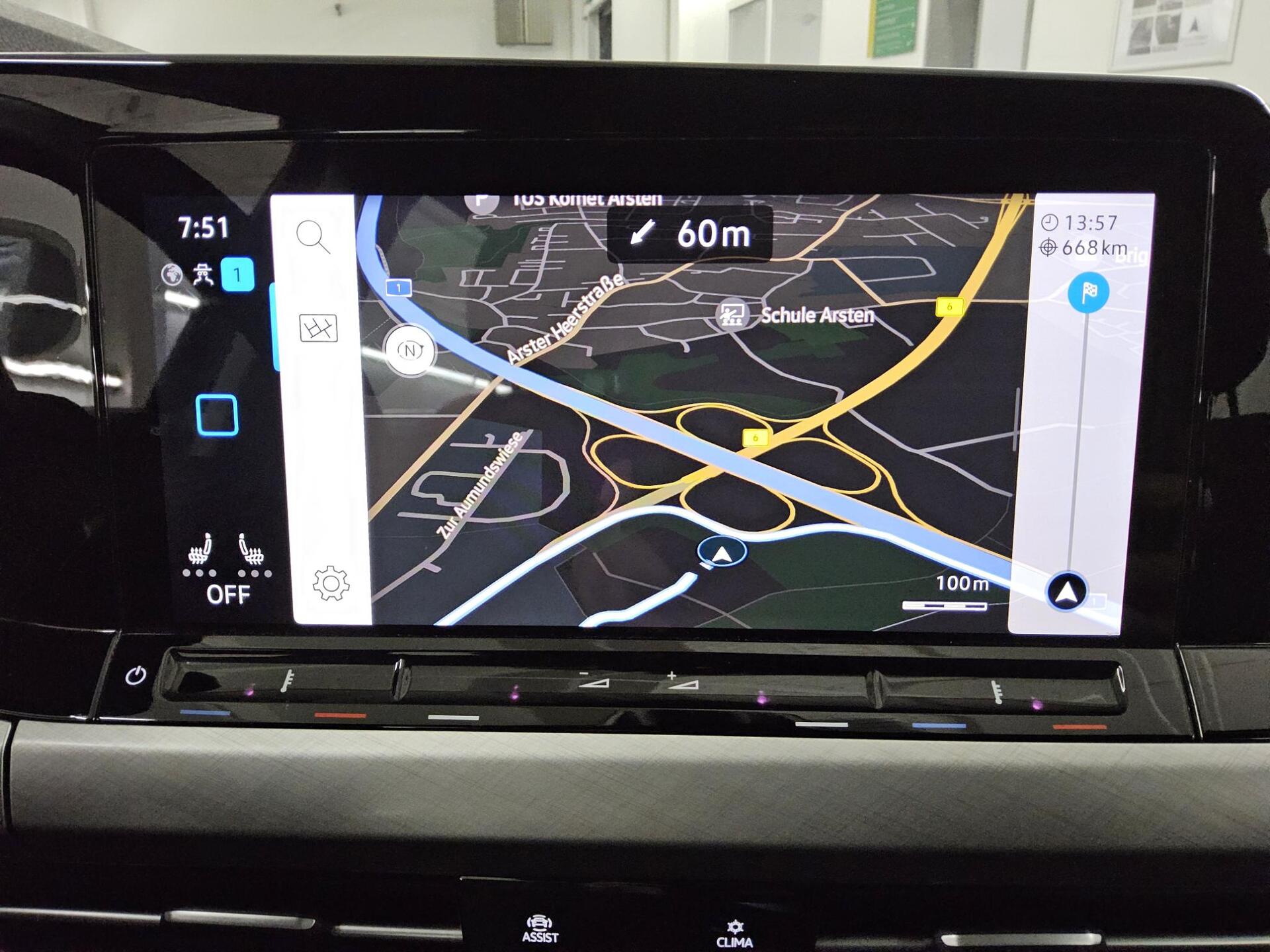 Volkswagen Golf-8 Var. 2.0 TDI Life Navi LED+ DC ACC Shz 7