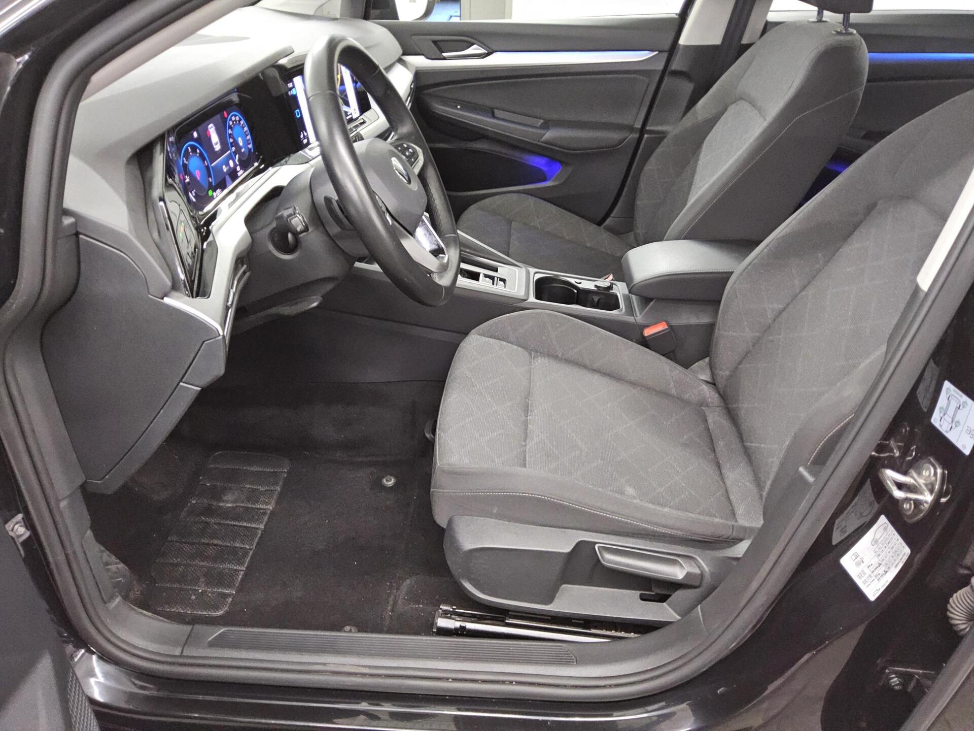 Volkswagen Golf-8 Var. 2.0 TDI Life Navi LED+ DC ACC Shz 9