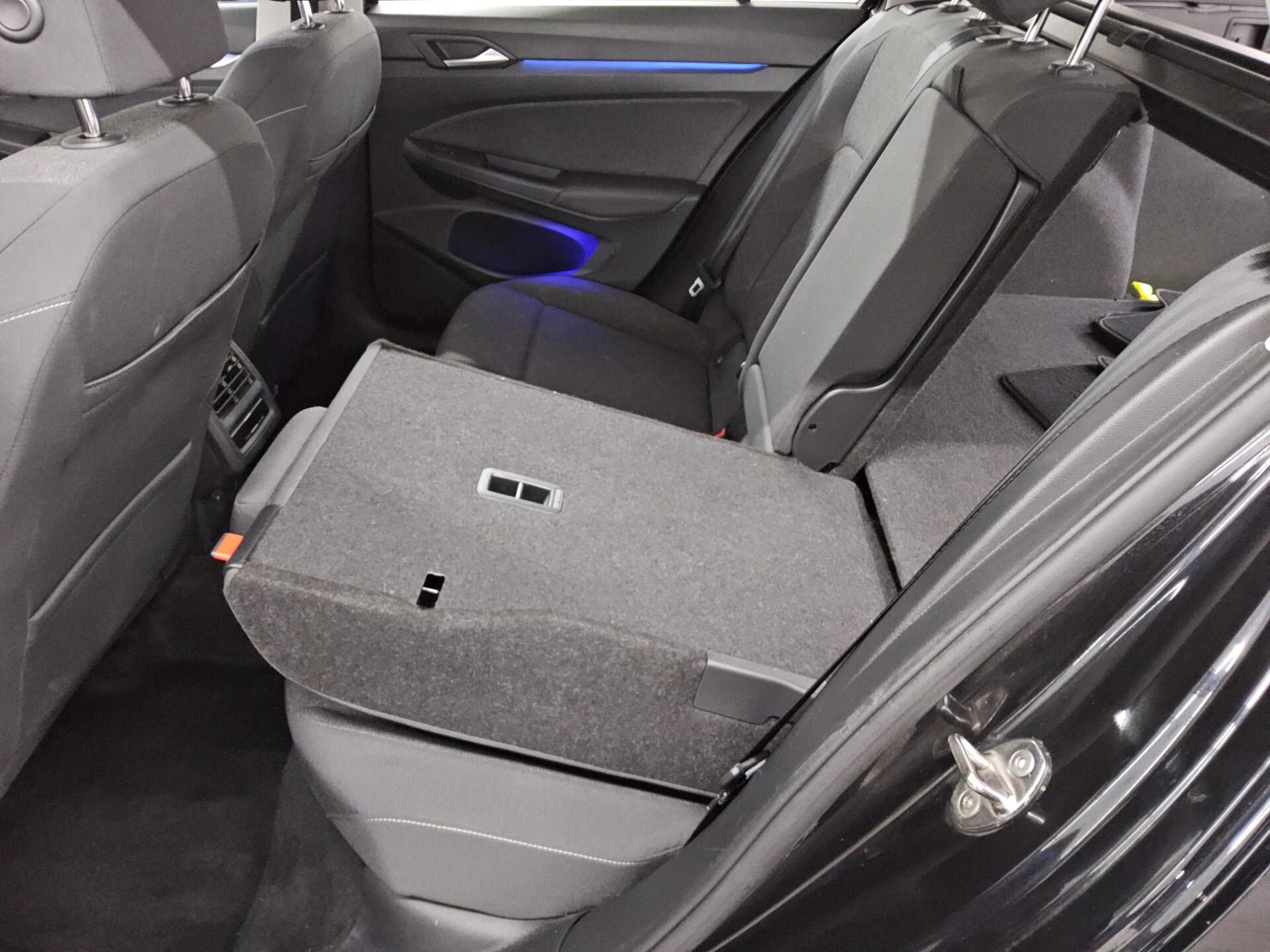 Volkswagen Golf-8 Var. 2.0 TDI Life Navi LED+ DC ACC Shz 13