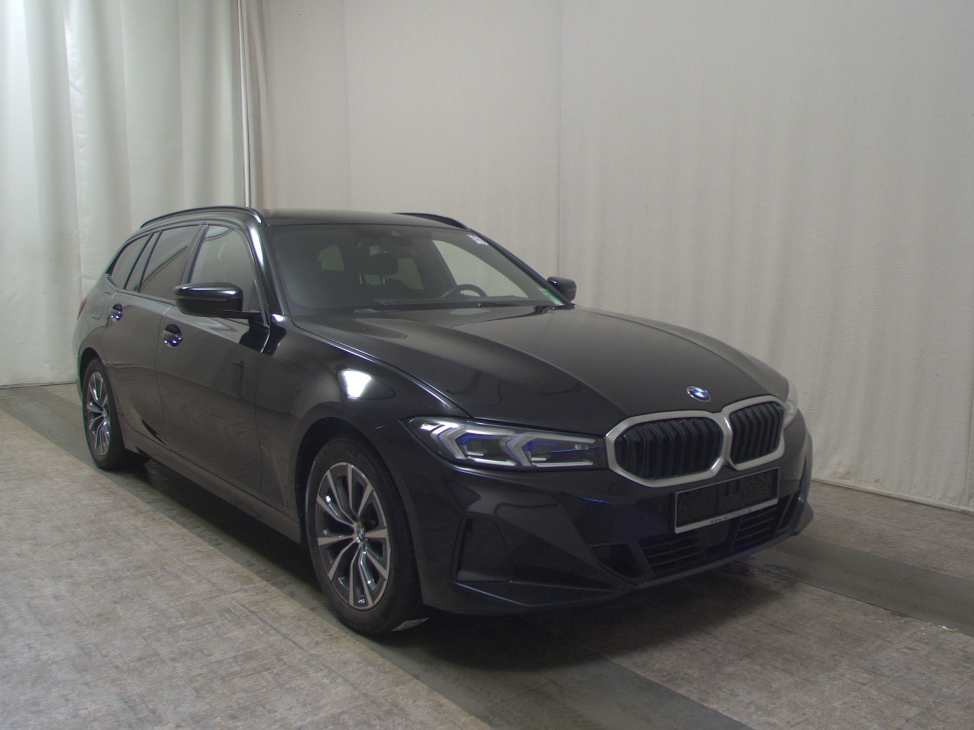 BMW 318dA Touring Leder Navi LED RFK ACC Ambiente 3