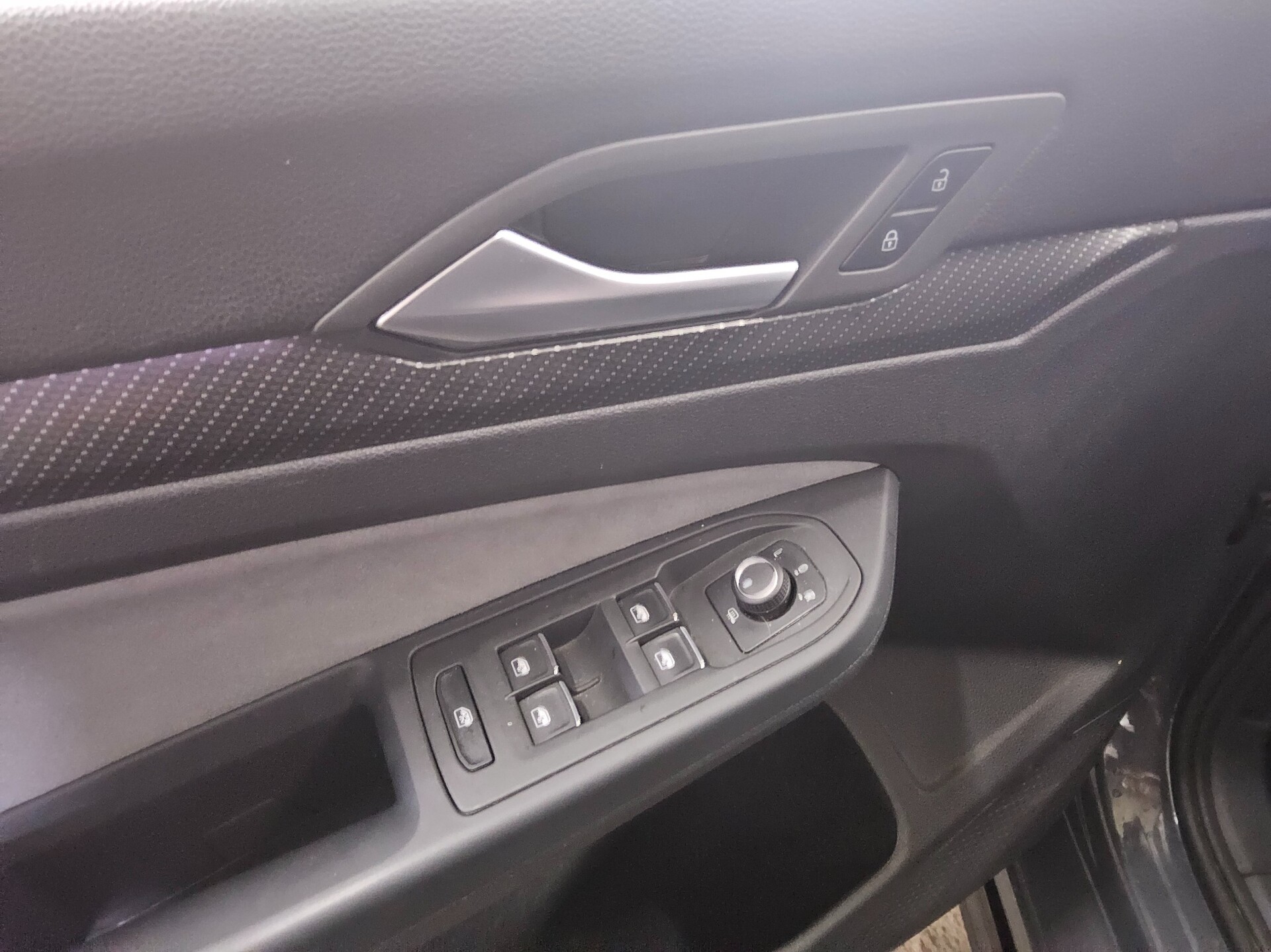 Volkswagen Golf-8 Var. 2.0 TDI R-Line Navi LED DC ACC RfK 10