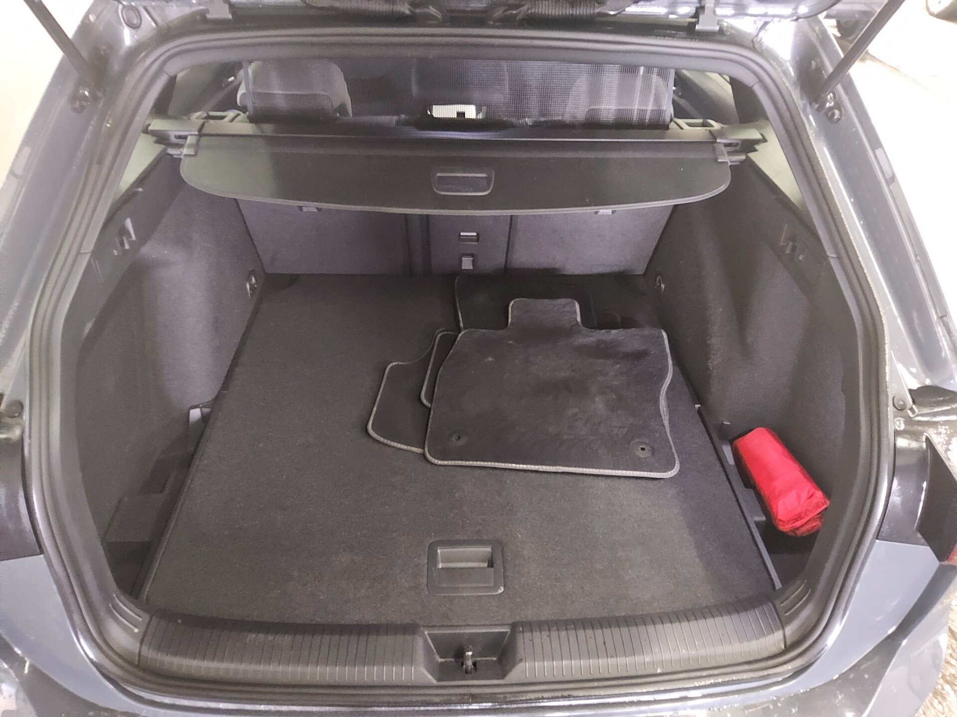 Volkswagen Golf-8 Var. 2.0 TDI R-Line Navi LED DC ACC RfK 13