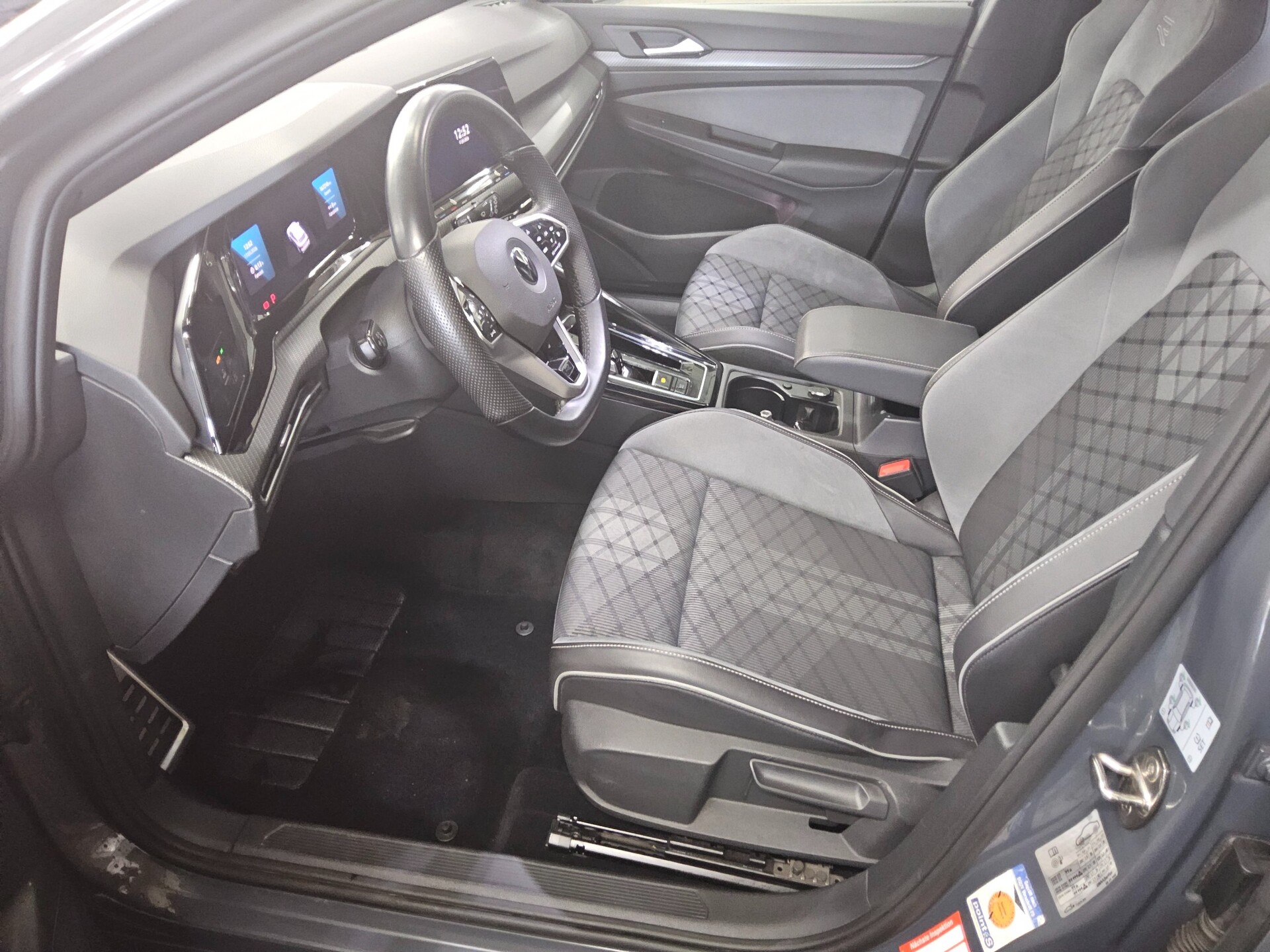 Volkswagen Golf-8 Var. 2.0 TDI R-Line Navi LED DC ACC RfK 9