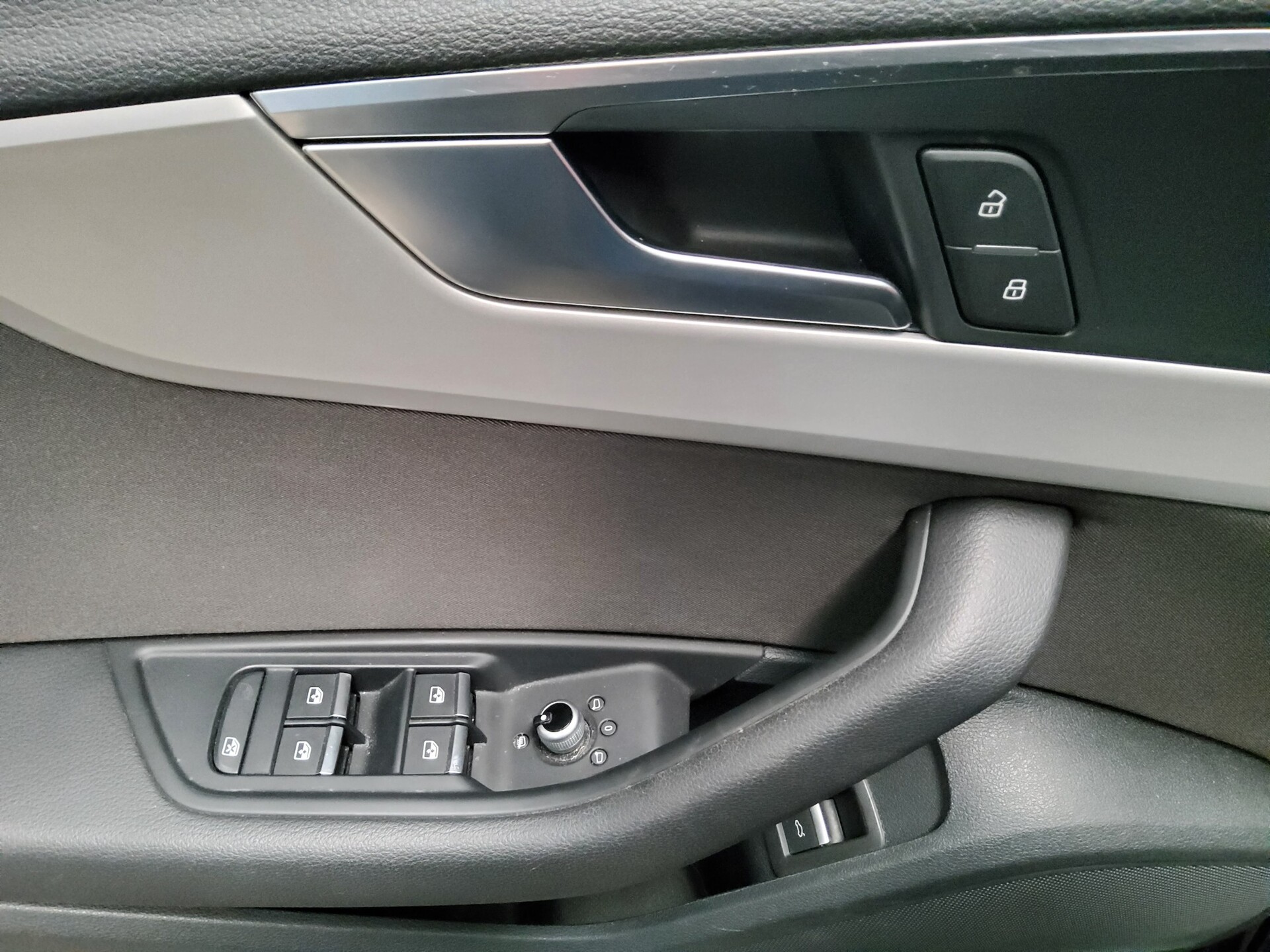 Audi A4 Avant 40 TDI advanced Navi LED vc AHK ACC Shz 10