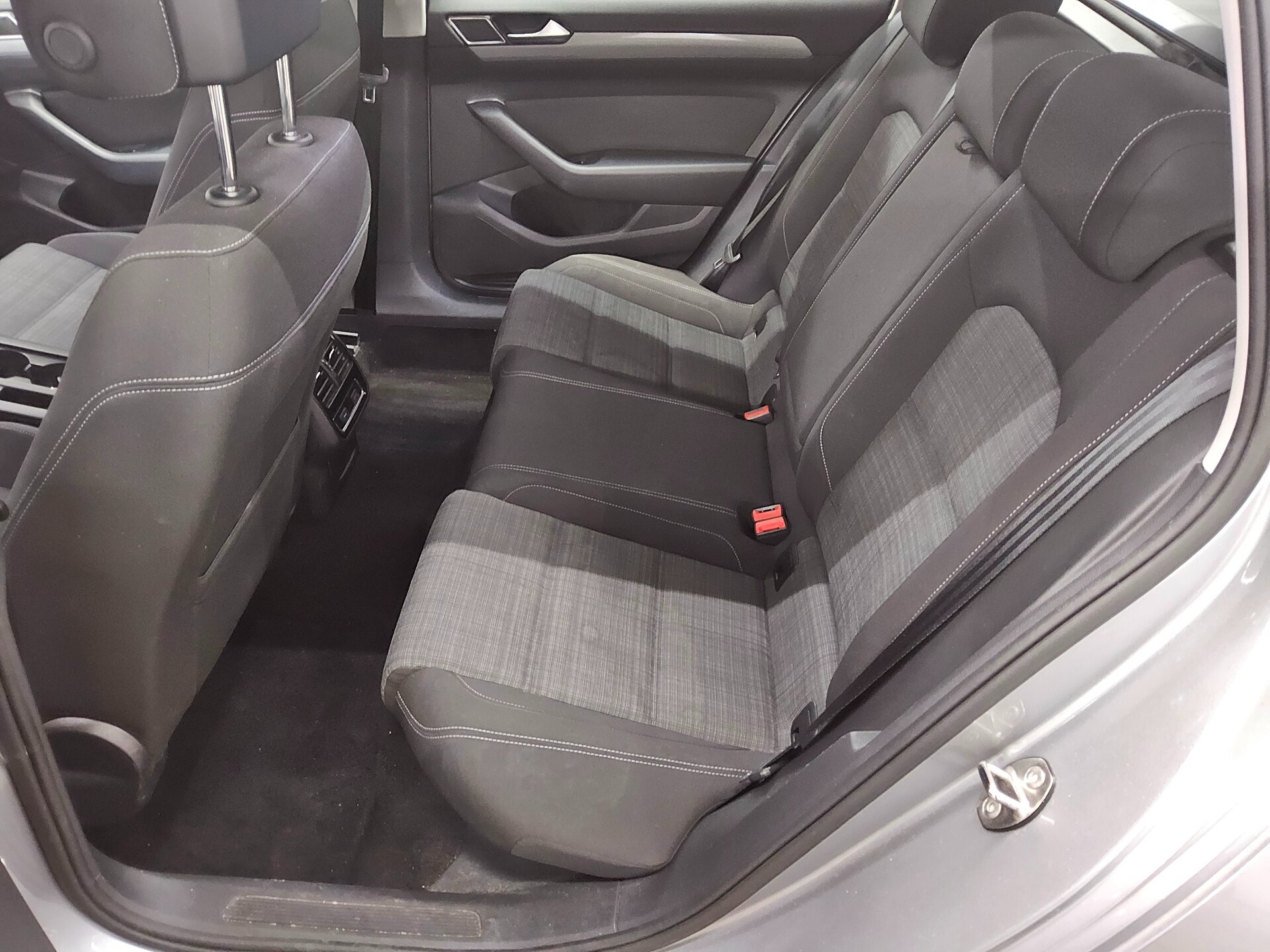 Volkswagen Passat Var. 2.0 TDI Business Navi LED RFK ACC 13