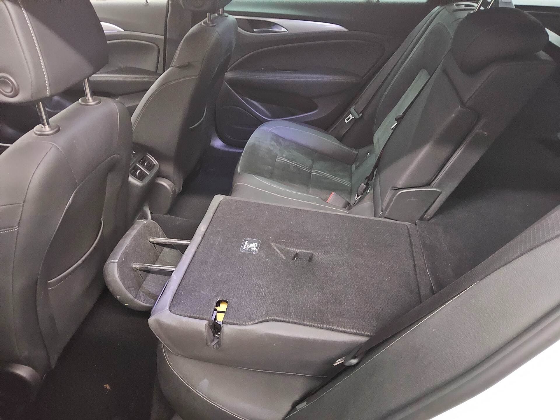 Opel Insignia ST 1.5 D Ultimate Navi LED AHK PDC Shz 12