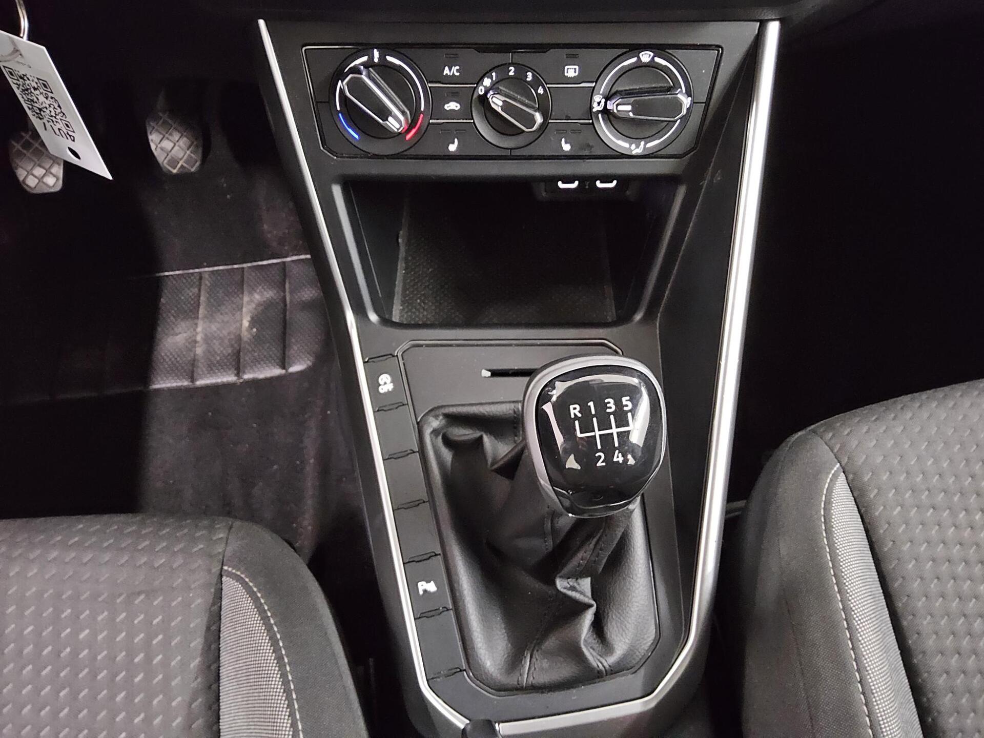 Volkswagen Polo 1.0 TSI Life Navi LED DC PDC SHZ 6